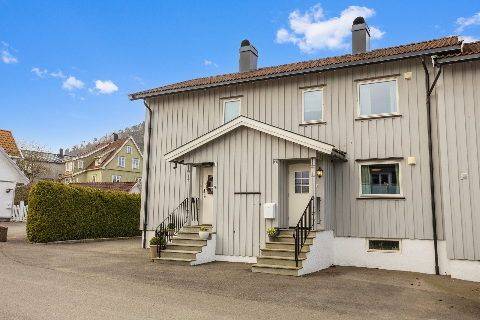Rekkehuset har barnevennlig beliggenhet i et skjermet borettslag ved Hagemann Galleribilde