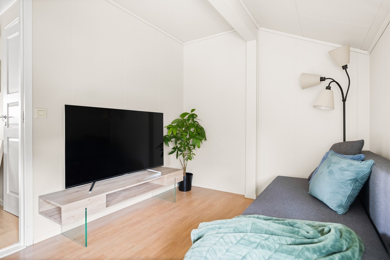 Et av boligens soverom er plassert i 1. etasje. Galleribilde