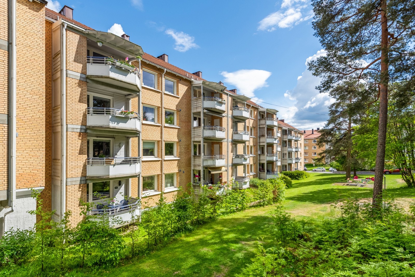 Blokken vender mot vest og har godt med sol på balkongen. Galleribilde