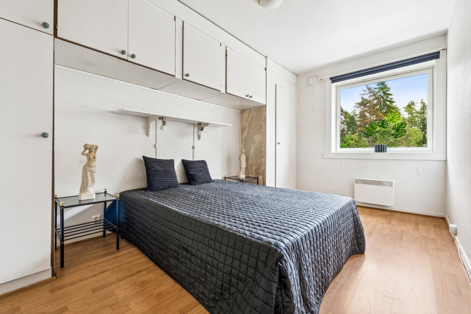 Begge soverommene har plass til dobbeltseng og de egner seg begge også til barnerom, gjesterom eller kontor. Galleribilde
