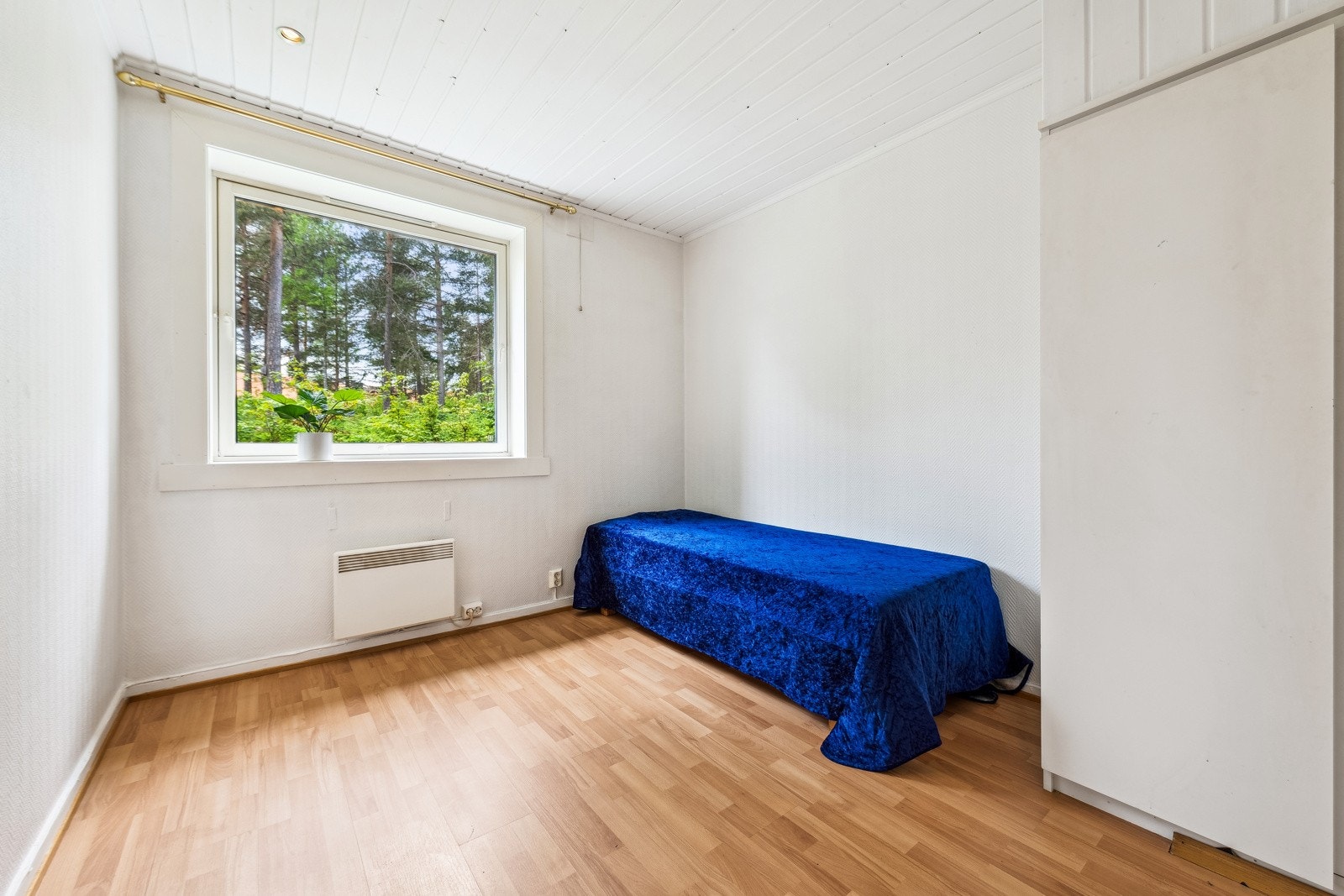 Begge soverommene er av god størrelse og begge har plassbygde garderobeskap. Galleribilde