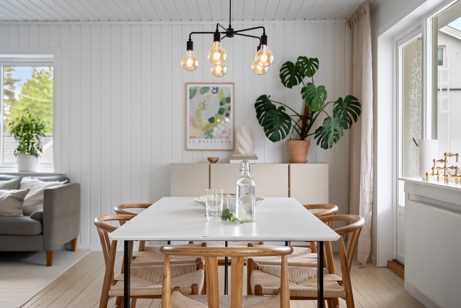 Med direkte tilknytning med spisestuen skapes et fantastisk og sosialt oppholdsrom i hverdagen Galleribilde