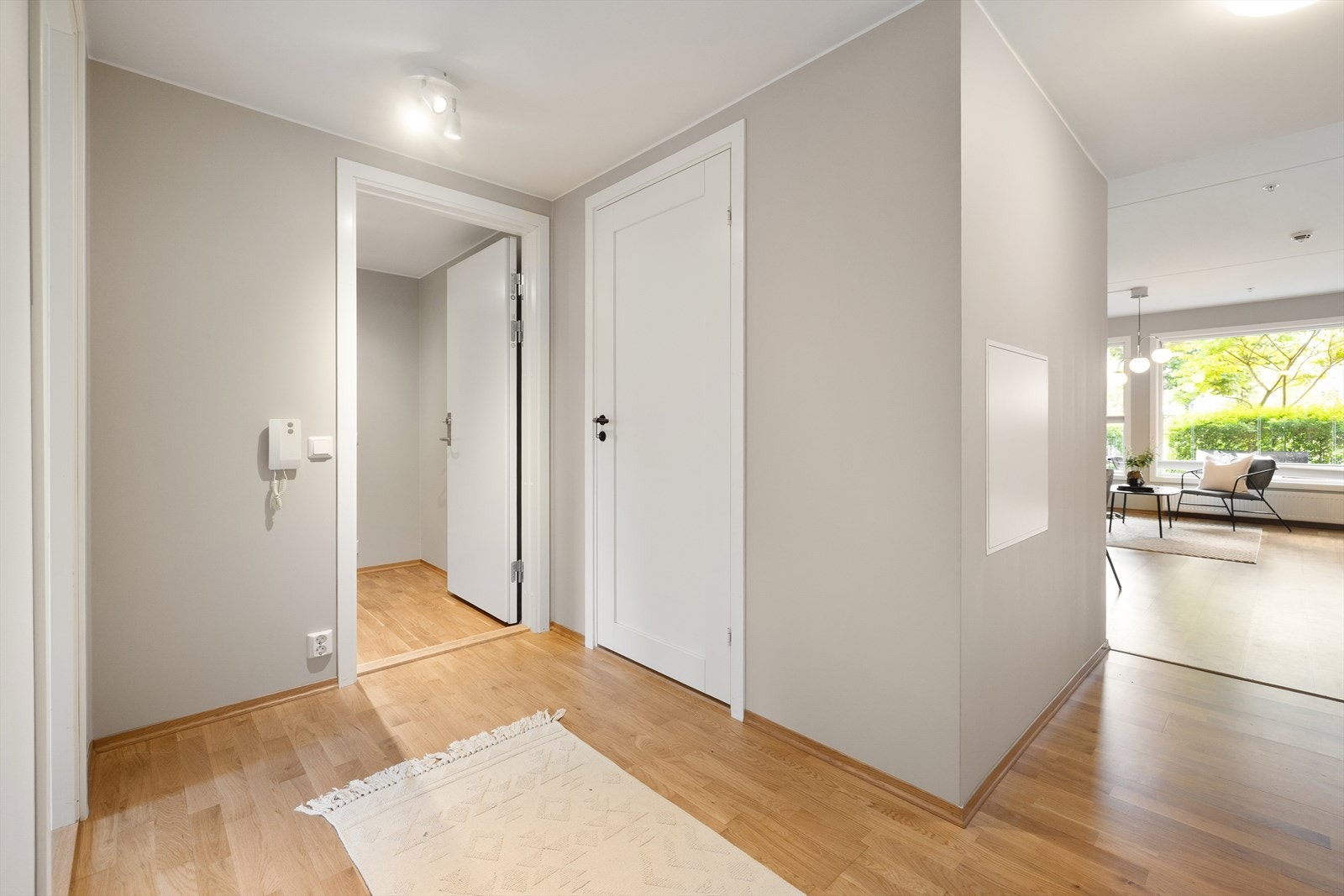 - Leiligheten disponerer også en romslig og meget praktisk garderobeløsning/innvendig bod - Galleribilde