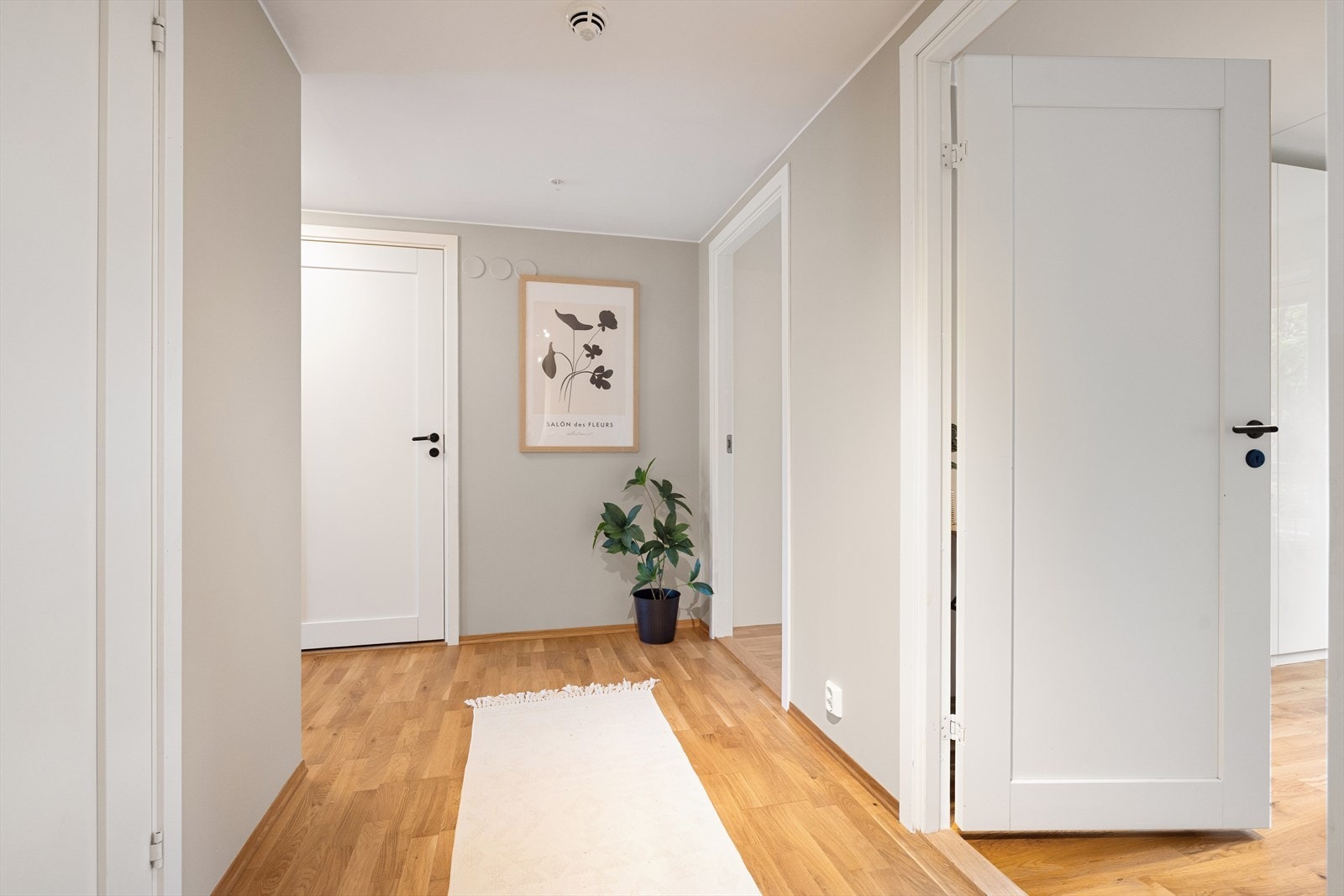 - Tilgang til begge soverom fra gangen - Galleribilde