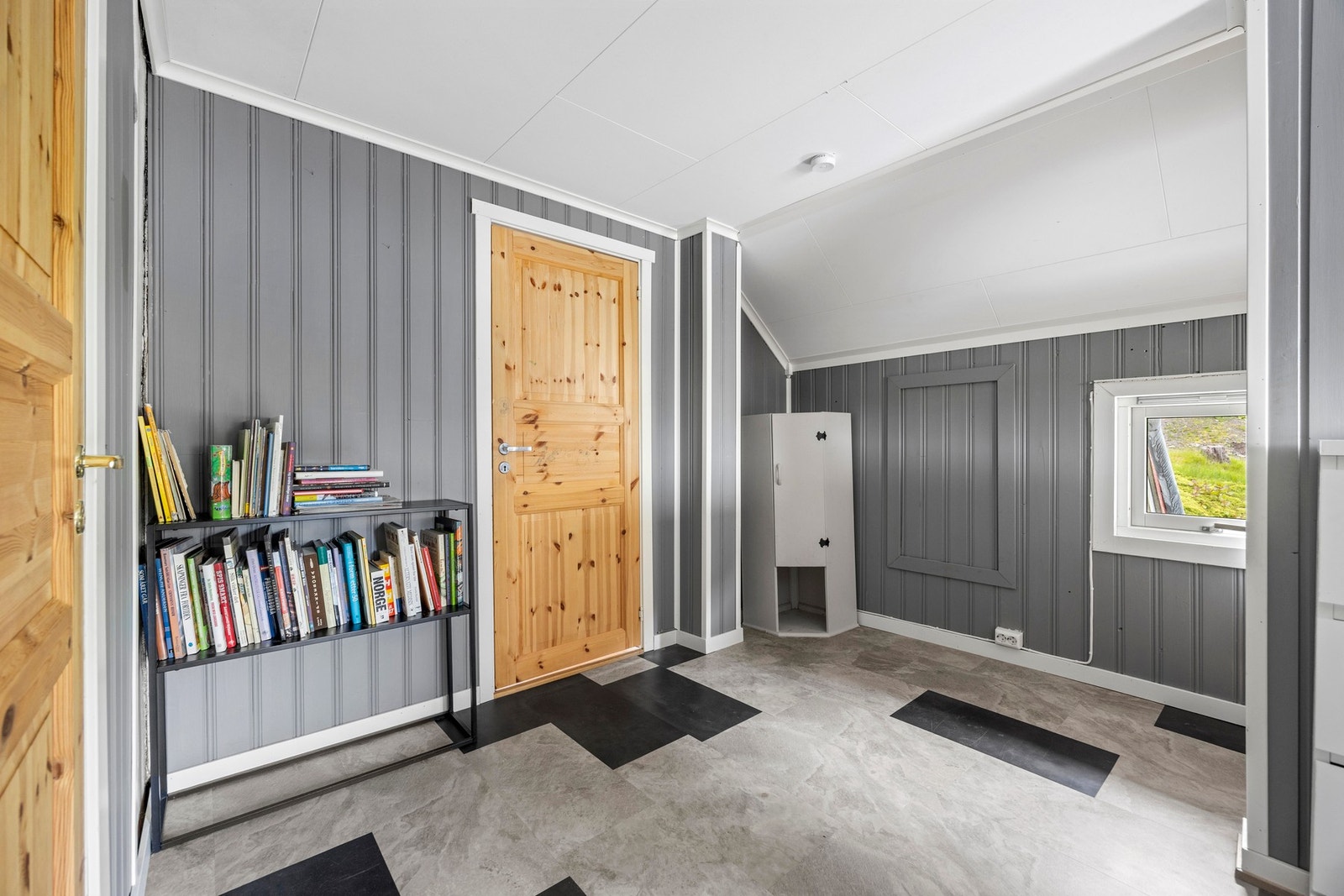 Loftsgang - ca. 13,5 kvm. Galleribilde