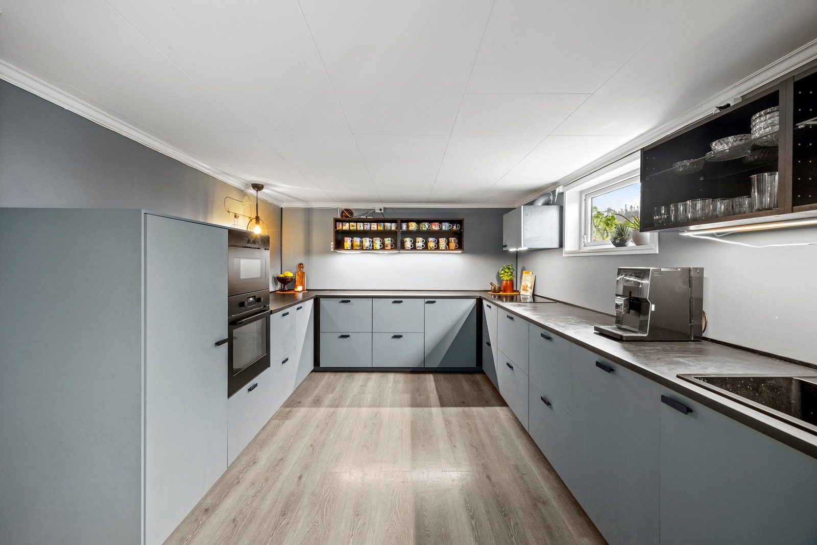 Kjøkken - ca. 12,5 kvm. Moderne og flott kjøkkeninnredning fra 2020. Galleribilde