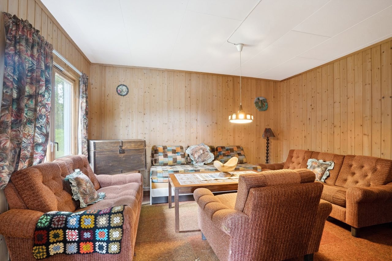 Romslig oppholdsrom i annekset. Galleribilde