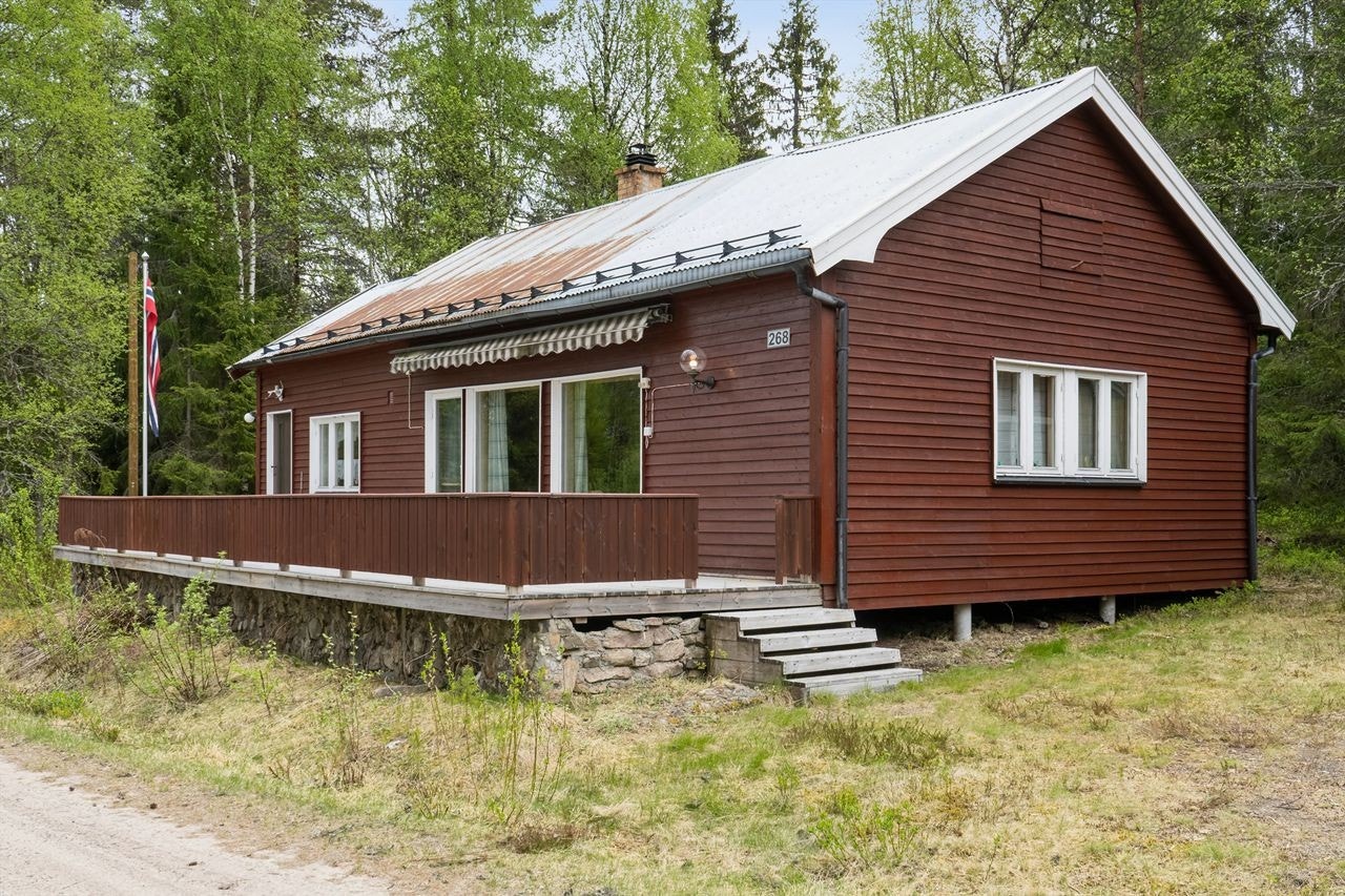 Fritidseiendommen ligger i naturskjønne omgivelser på Finnskogen. Galleribilde