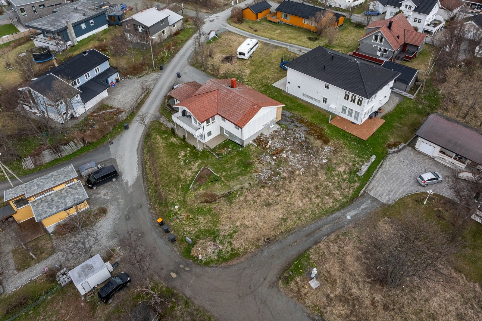Svært fin beliggenhet innerst i gata.