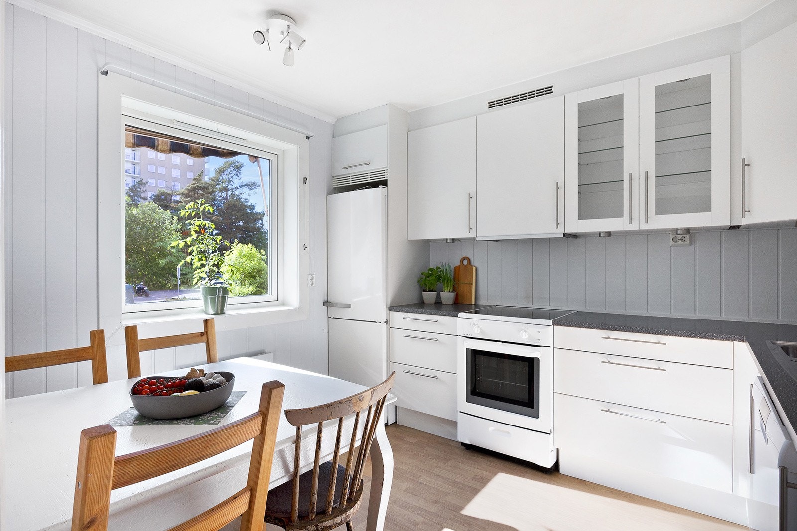 Hyggelig kjøkken med spiseplass Galleribilde