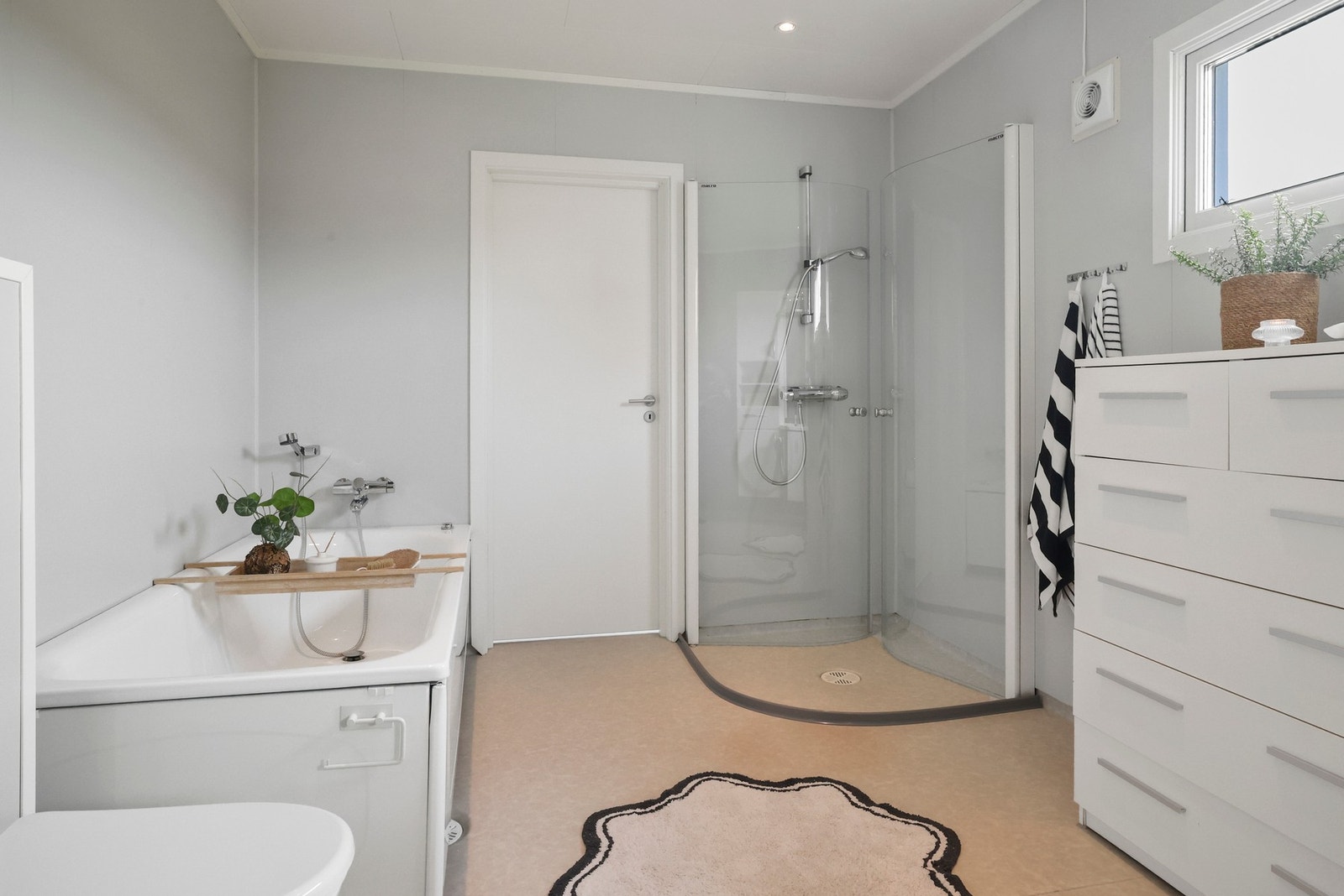 Bad i hovedetasje Galleribilde