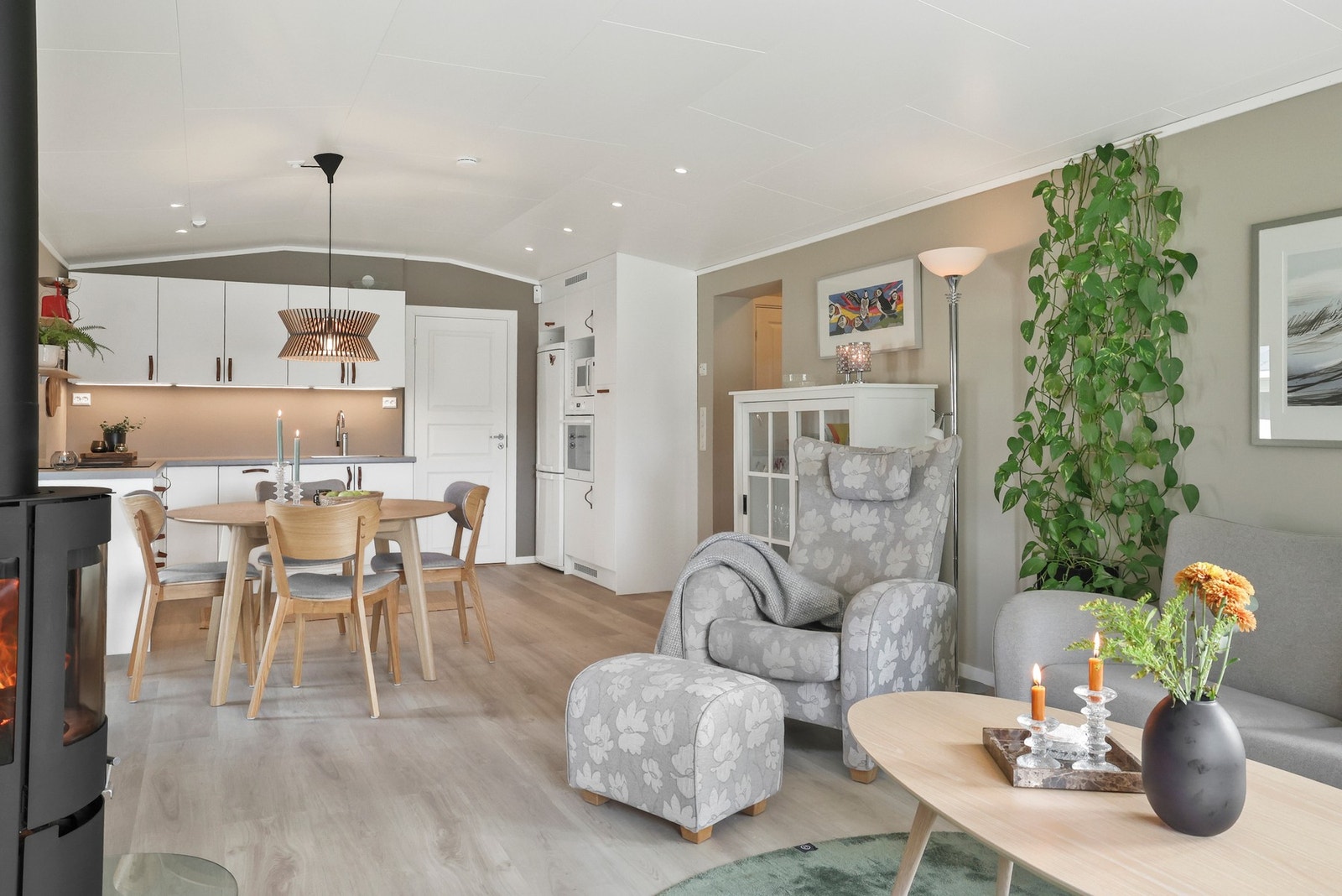 Stue mot kjøkken Galleribilde