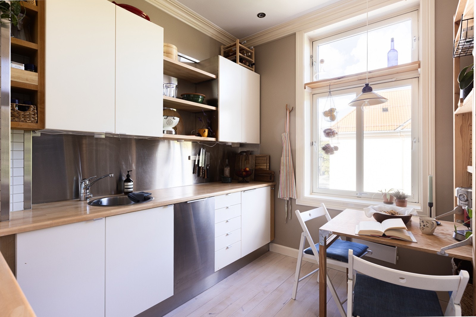 Leiligheten har et separat kjøkken - dette settes stor pris på da du vil oppleve svært god utnyttelse av plassen. Galleribilde