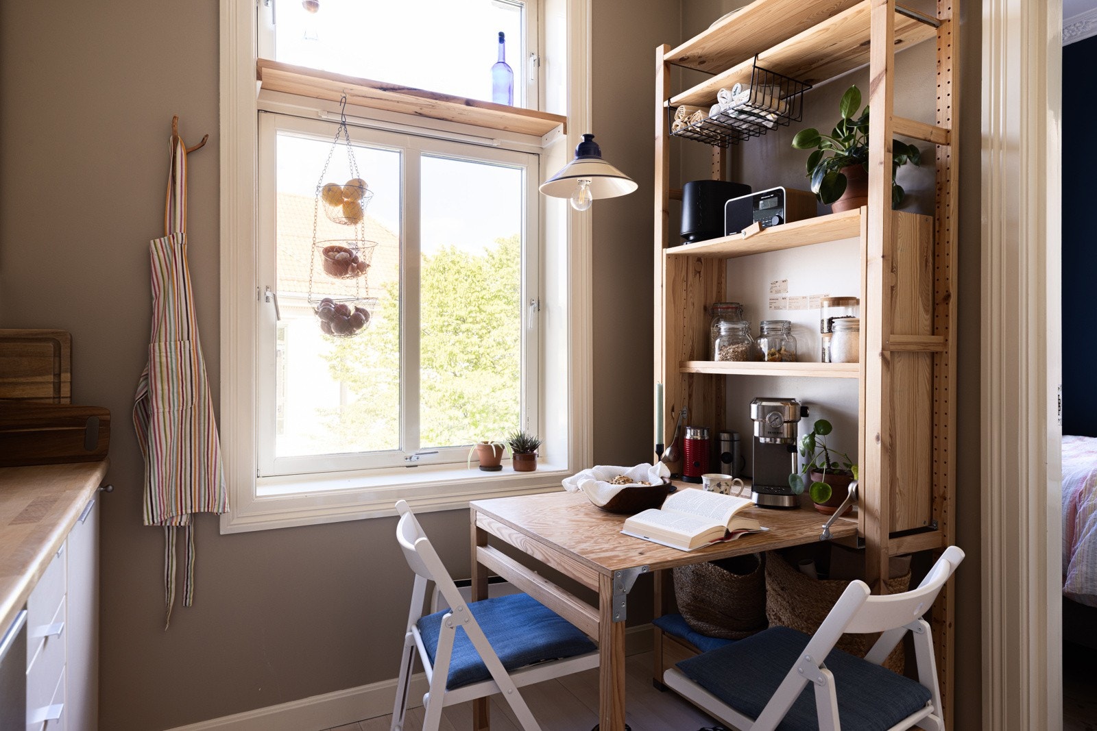 Plasseffektiv og flott spiseløsning - her kan du fint innrede med frokostbord. Galleribilde