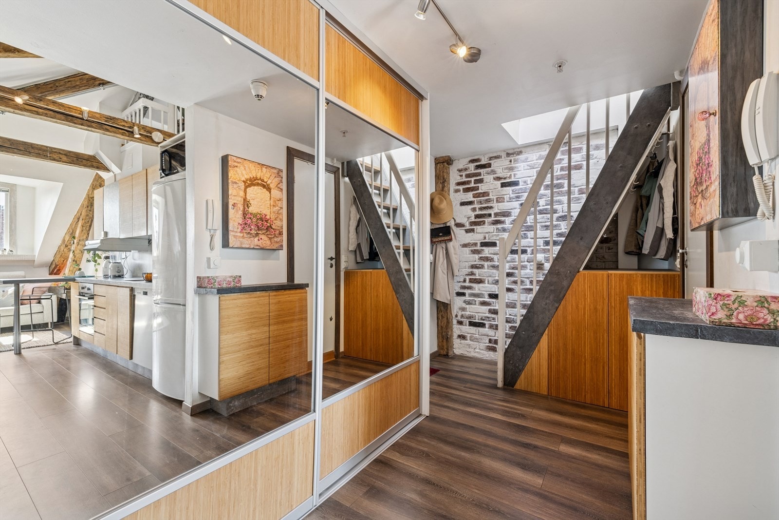 Adkomst fra entre til stue/kjøkken, soverom og bad Galleribilde