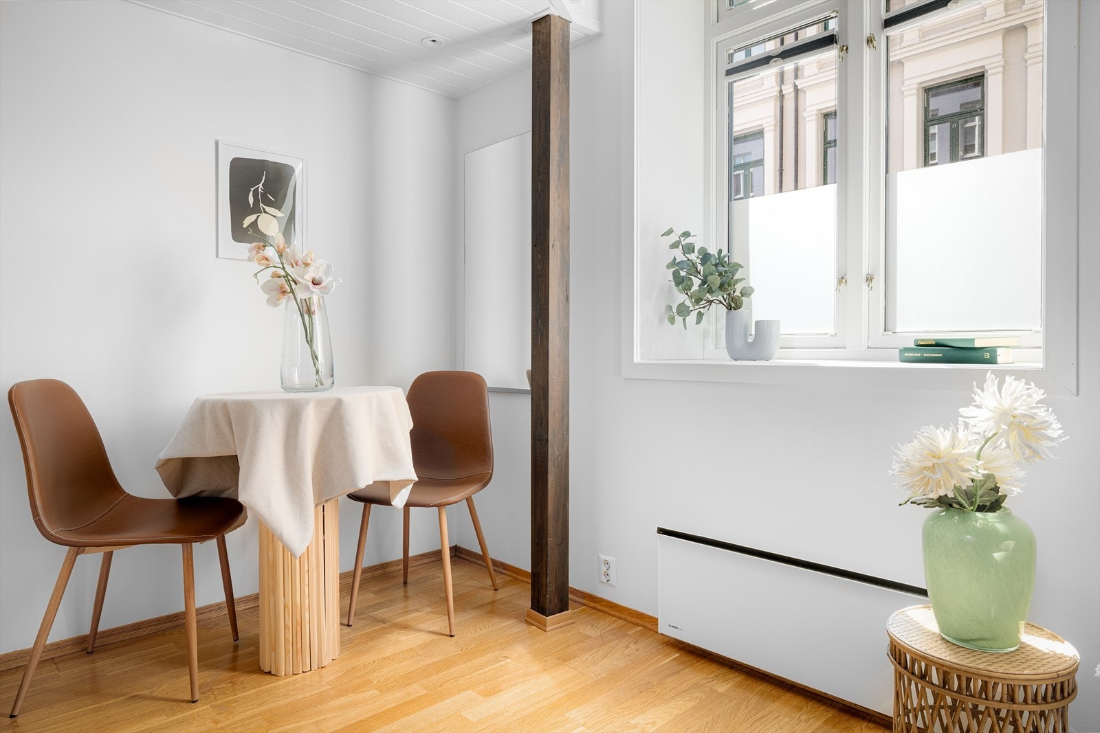 Det er rikelig med plass til stort spisebord så her kan du enkelt invitere til hyggelige sammenkomster. Galleribilde