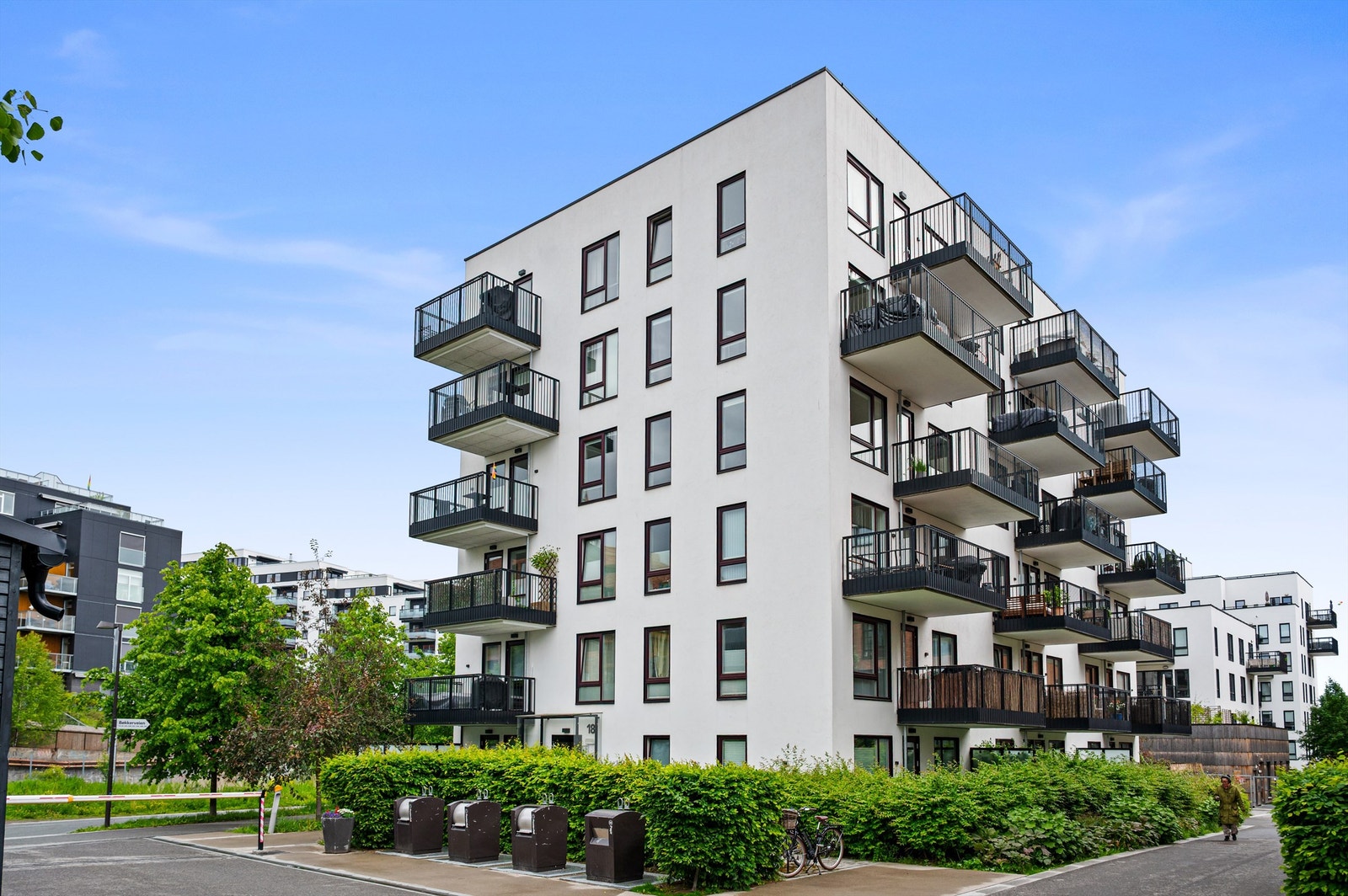 Leiligheten ligger sentralt til like ved Vinslottet; Vinmonopolets tidligere tapperi- og produksjonsanlegg. Galleribilde