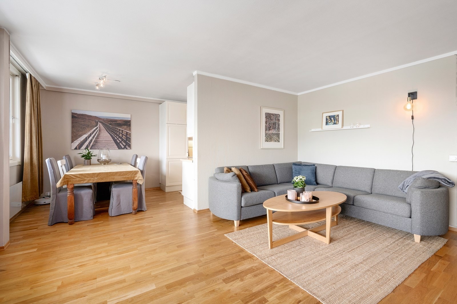 Leilighetens stue på 21,5m². Galleribilde