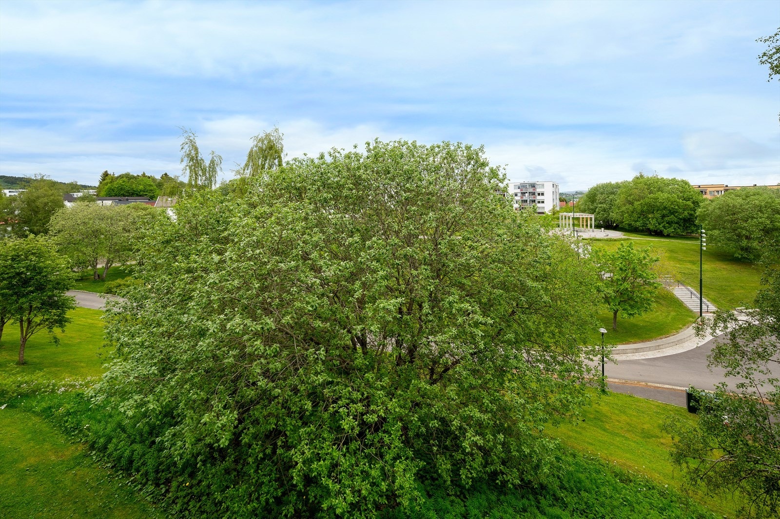 Her er det masse grøntområder, lekeplasser og kort vei til Trondheim med gode bussforbindelser. Galleribilde