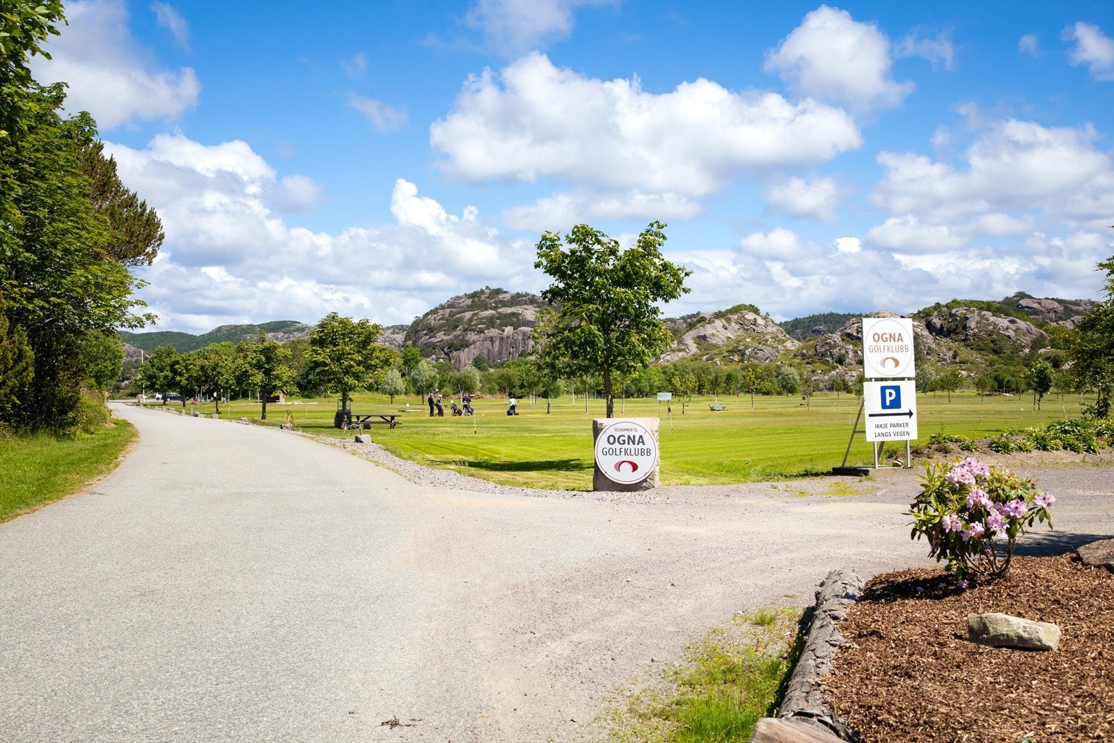 Ogna golfklubb med flott 9 hulls golfbane, drivingrange og puttegreen Galleribilde