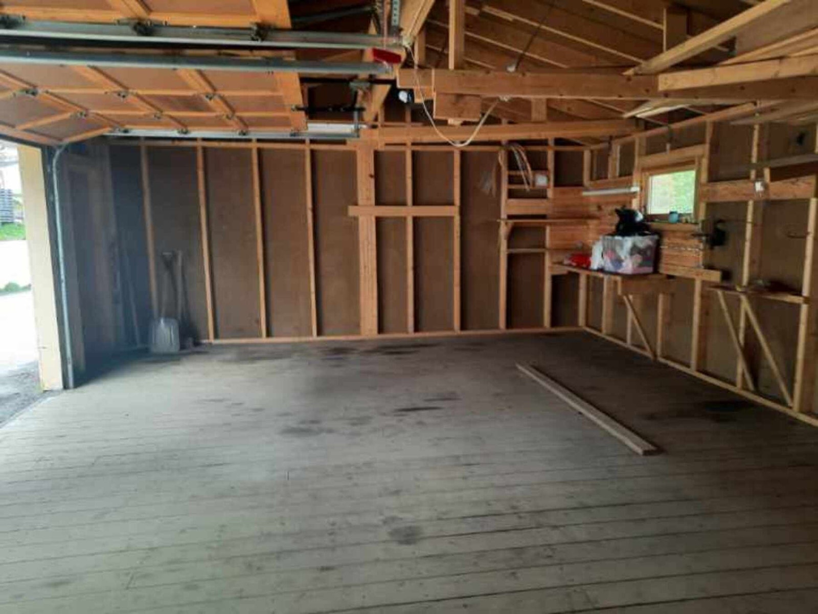 Her får du god plass til to biler og evt ekstra lagring. Galleribilde