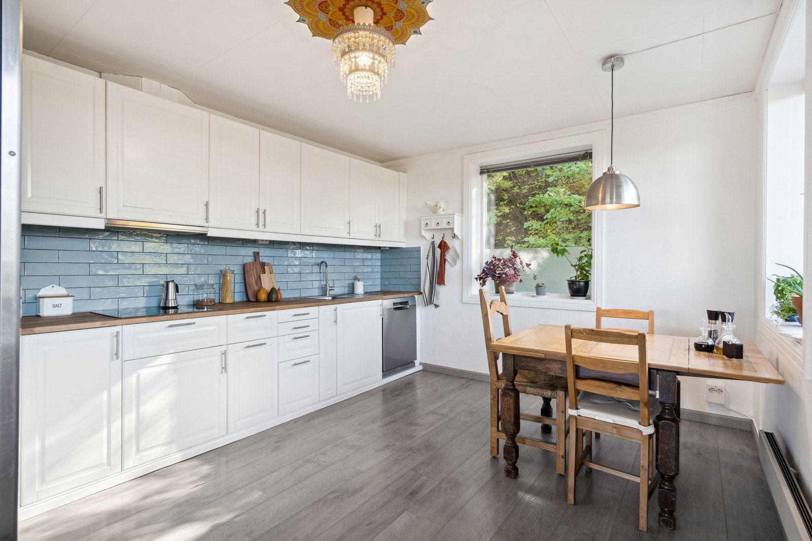 Innbydende kjøkken fra 2019 Galleribilde