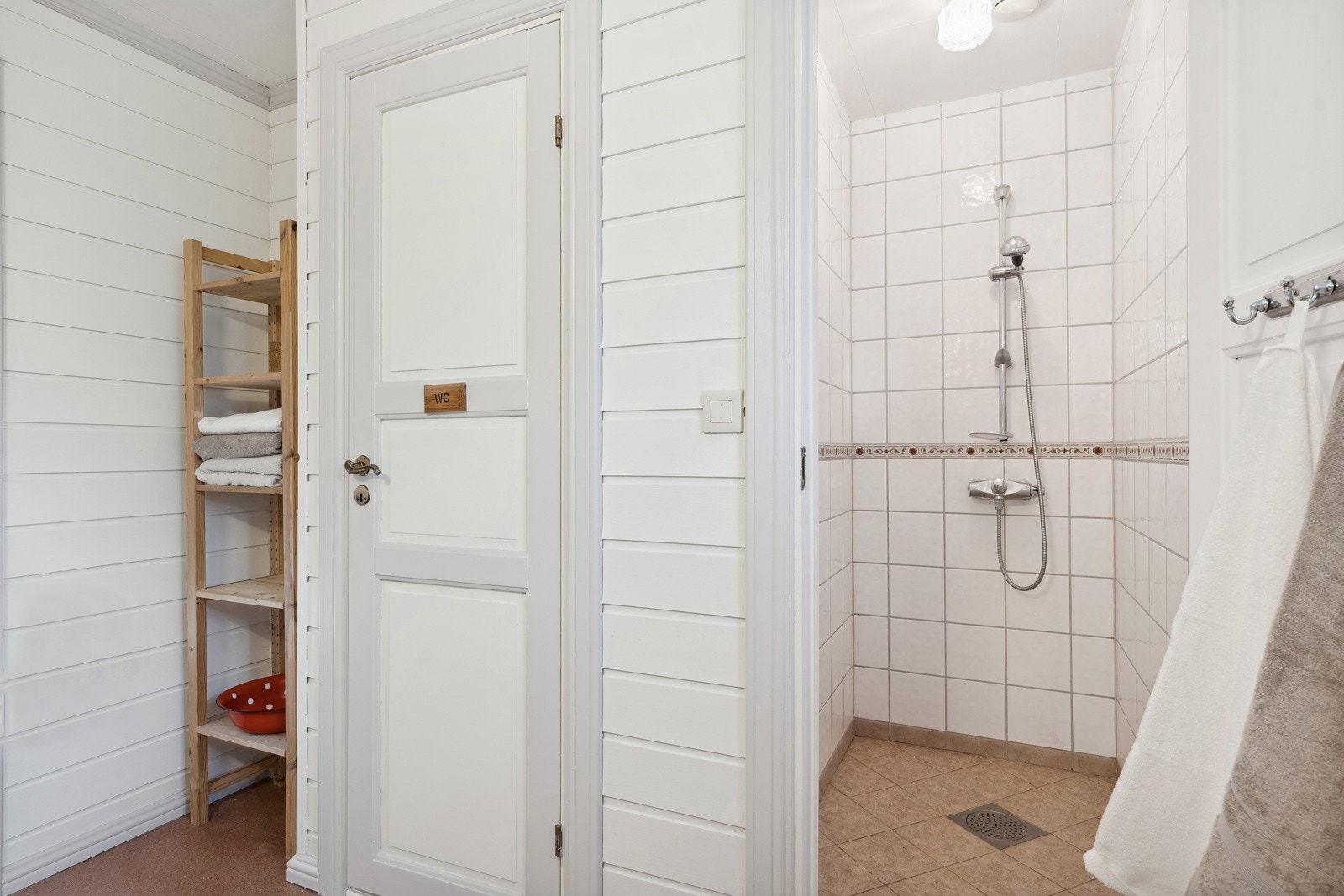 Flislagt dusj Galleribilde