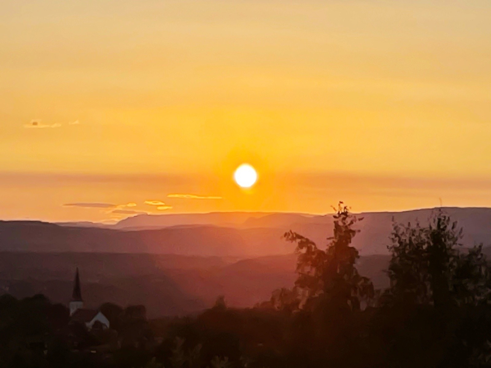 Velkommen til en leilighet med herlige solnedganger fra terrassen og leiligheten Galleribilde