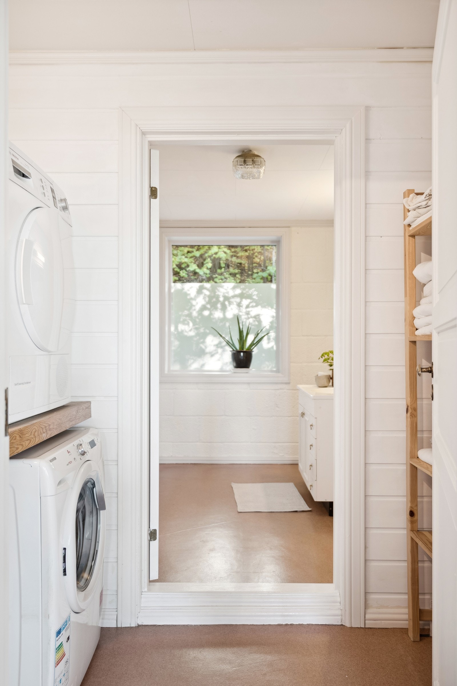 Vaskerom med videre tilgang til bad Galleribilde