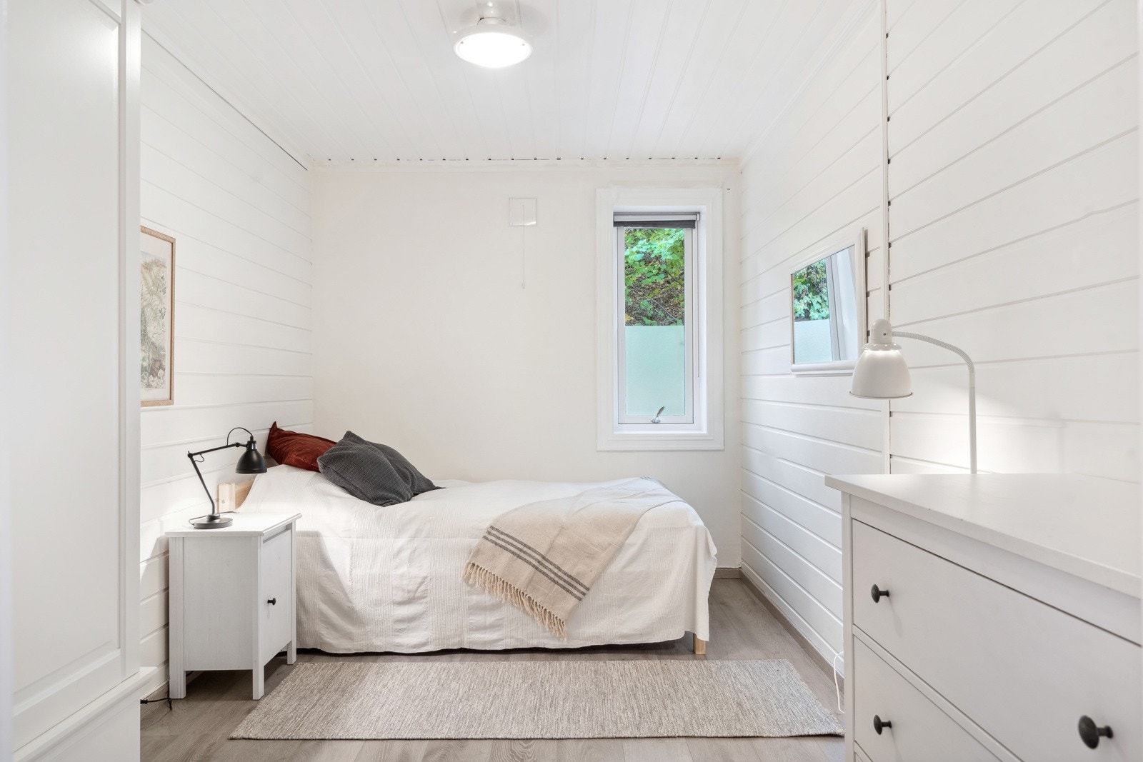 Rom 3 med vindu ut mot baksiden av bygningen (ikke godkjent som soverom) Galleribilde