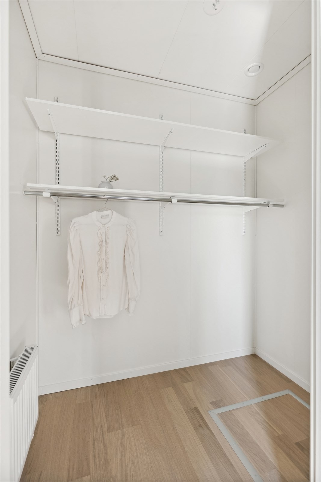 Praktisk bod i tilknytning til hovedsoverommet. Galleribilde