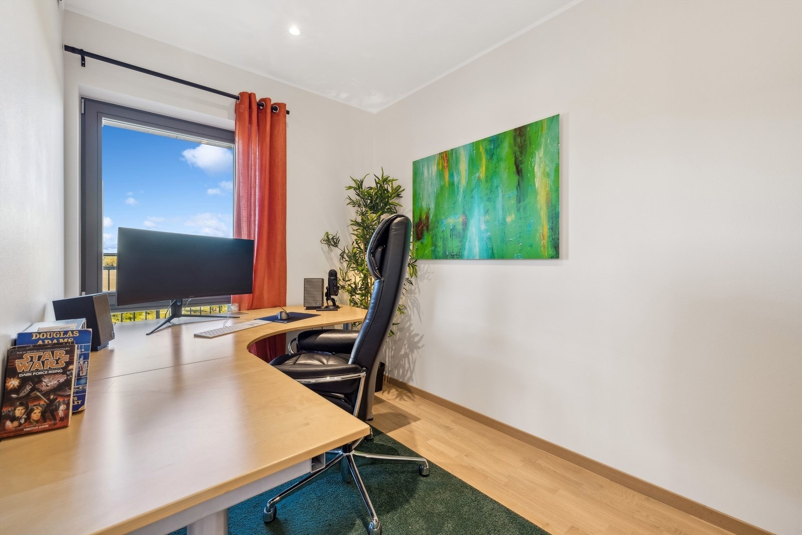 Det andre soverommet passer ypperlig som kontor, gjesterom eller barnerom - alt etter behov! Galleribilde