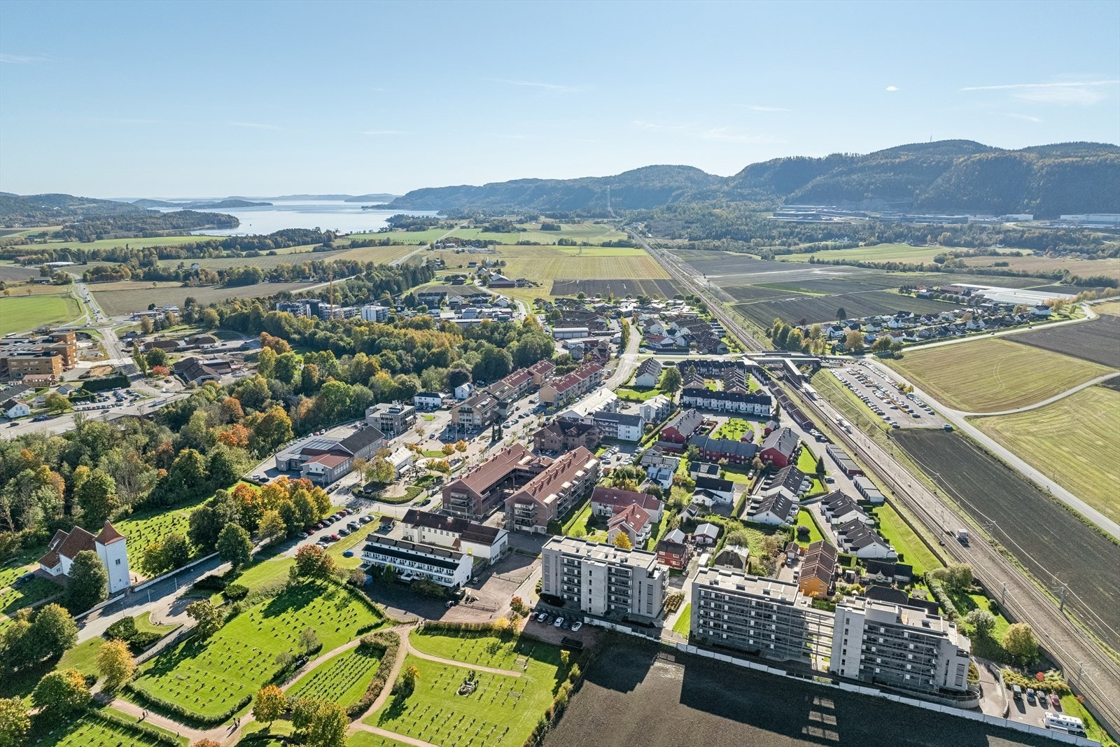 Her har du kort gangavstand til butikker, spisesteder, skole og barnehage. Galleribilde