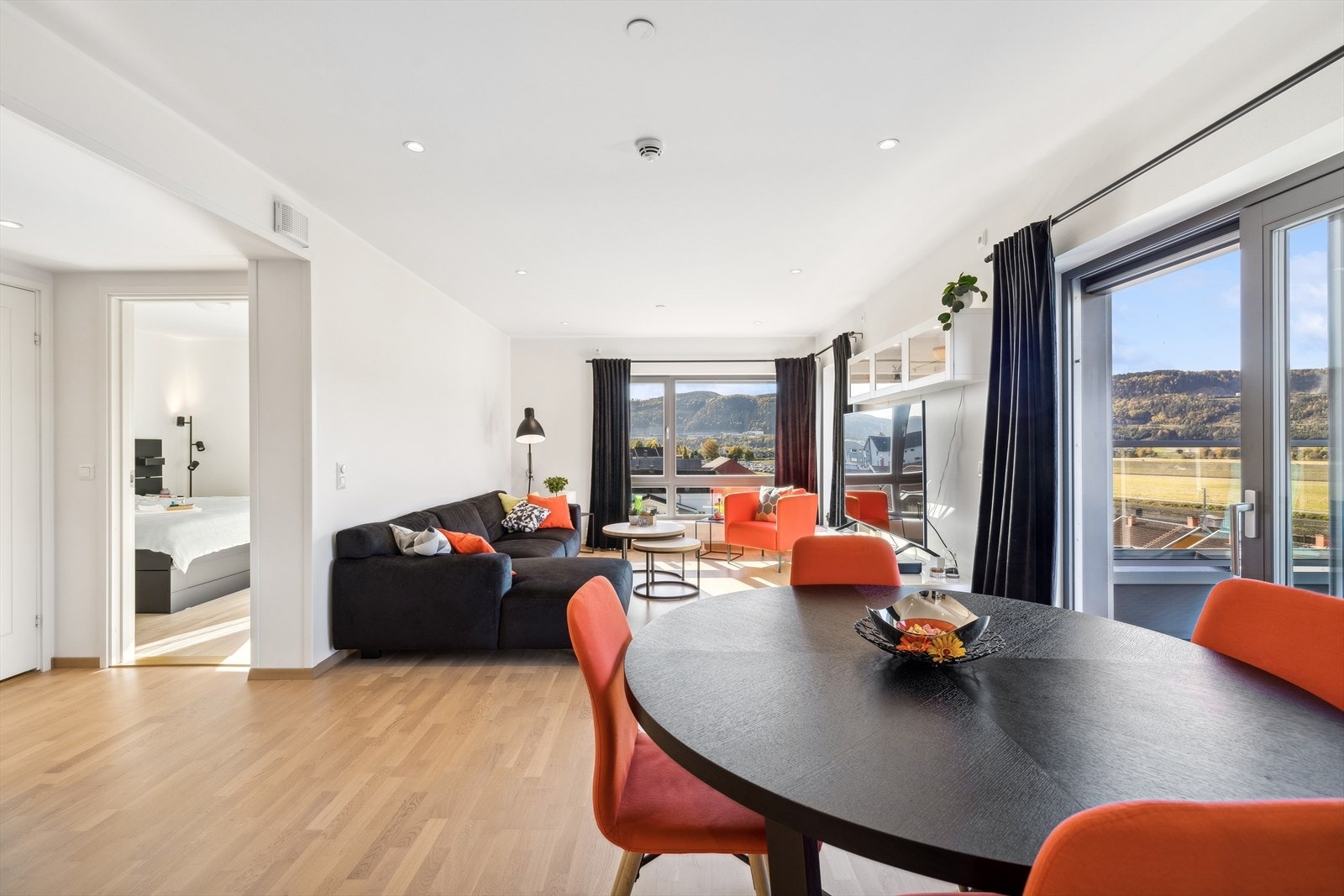 Rommets utforming gjør at du har flere alternative møbleringsmuligheter, slik at du kan innrede etter egen preferanse. Galleribilde