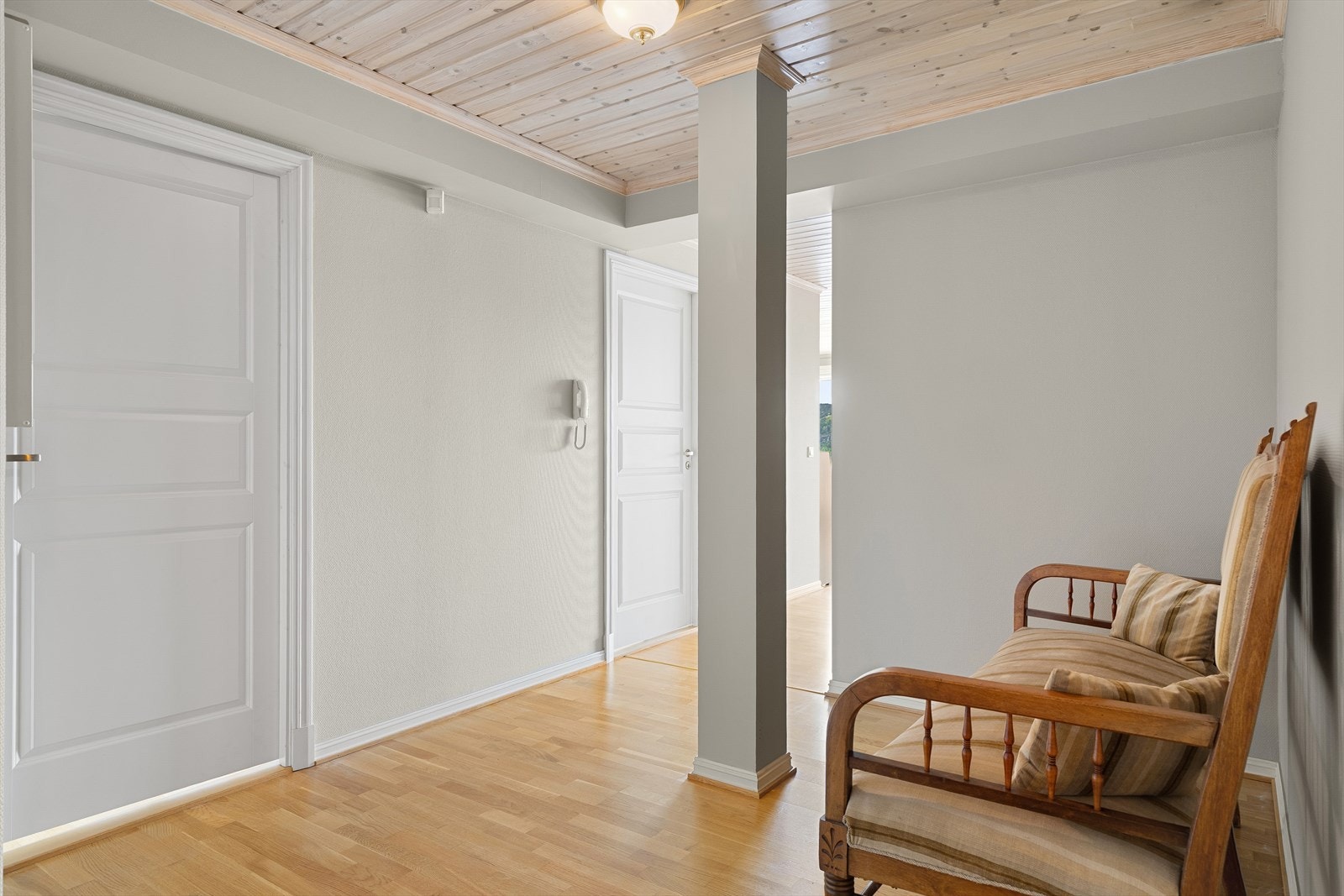 Videre til gangen som også er malt i 2025 Galleribilde