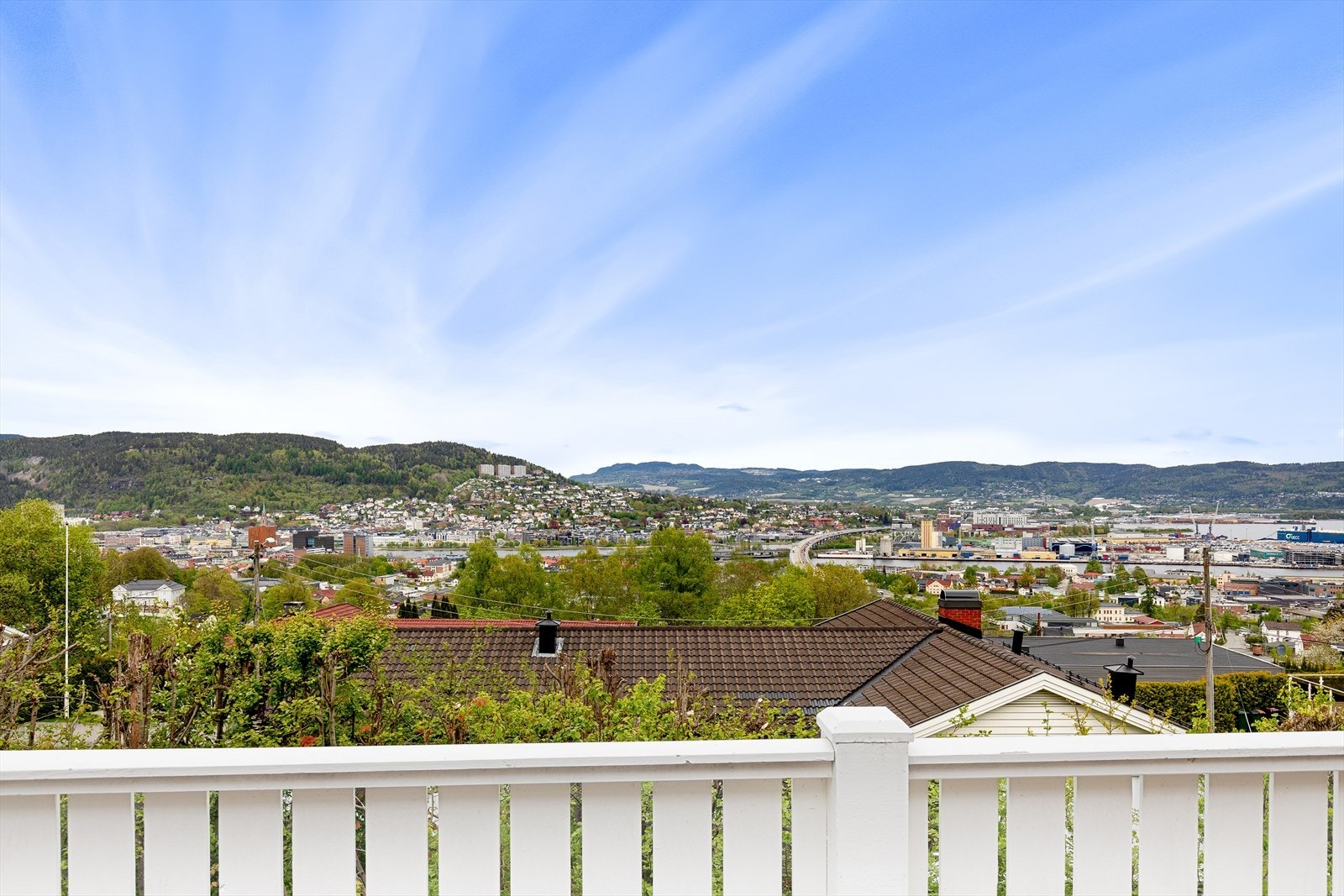 Nydelig utsikt over Drammen by og fjorden Galleribilde