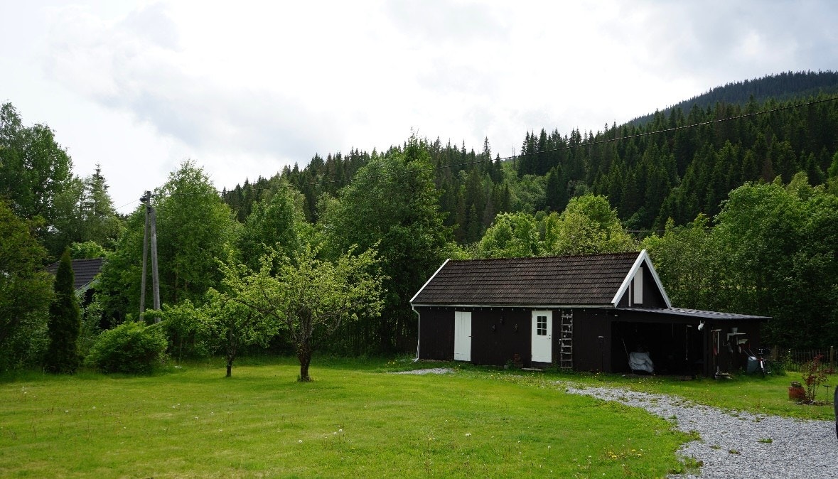 Utehus/anneks med carport. Galleribilde