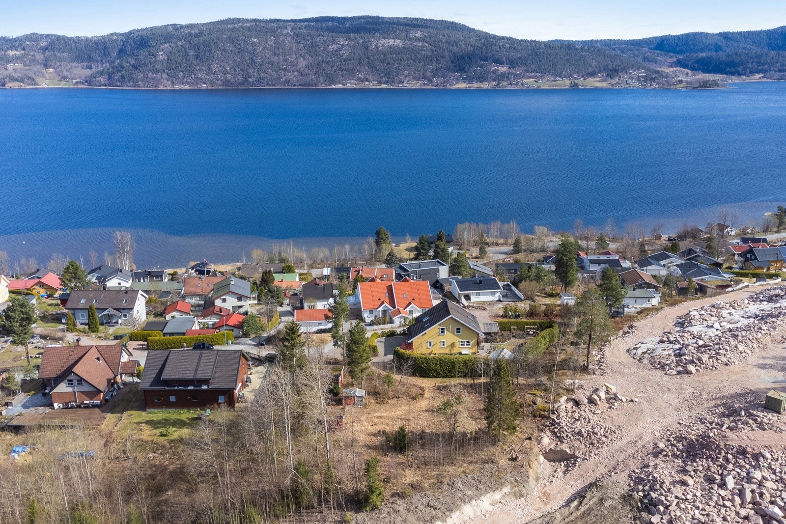 Kort avstand til skole, barnehage, bussholdeplass Galleribilde