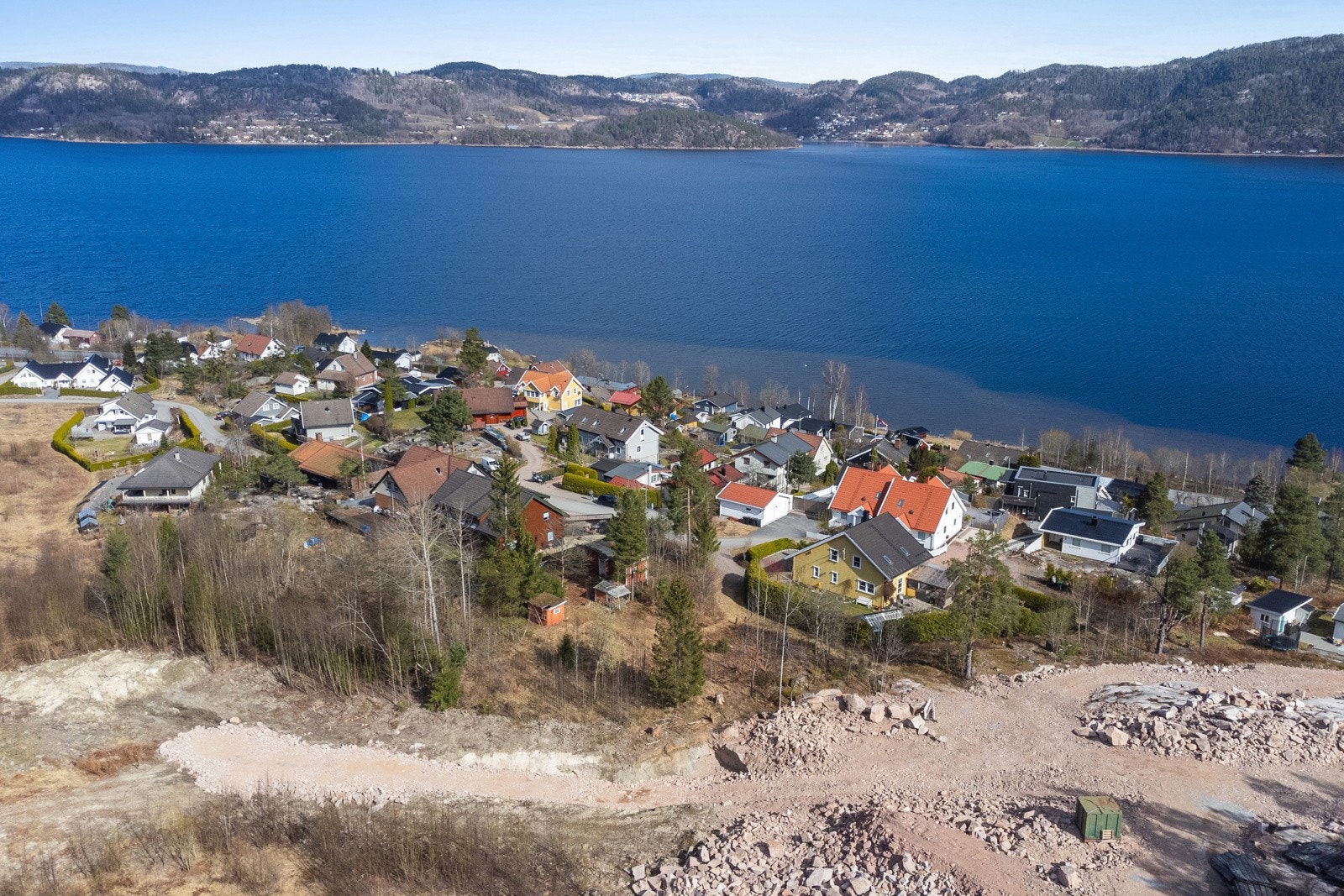 Tomten grenser til et tomteområde som er planlagt med boligbebyggelse Galleribilde