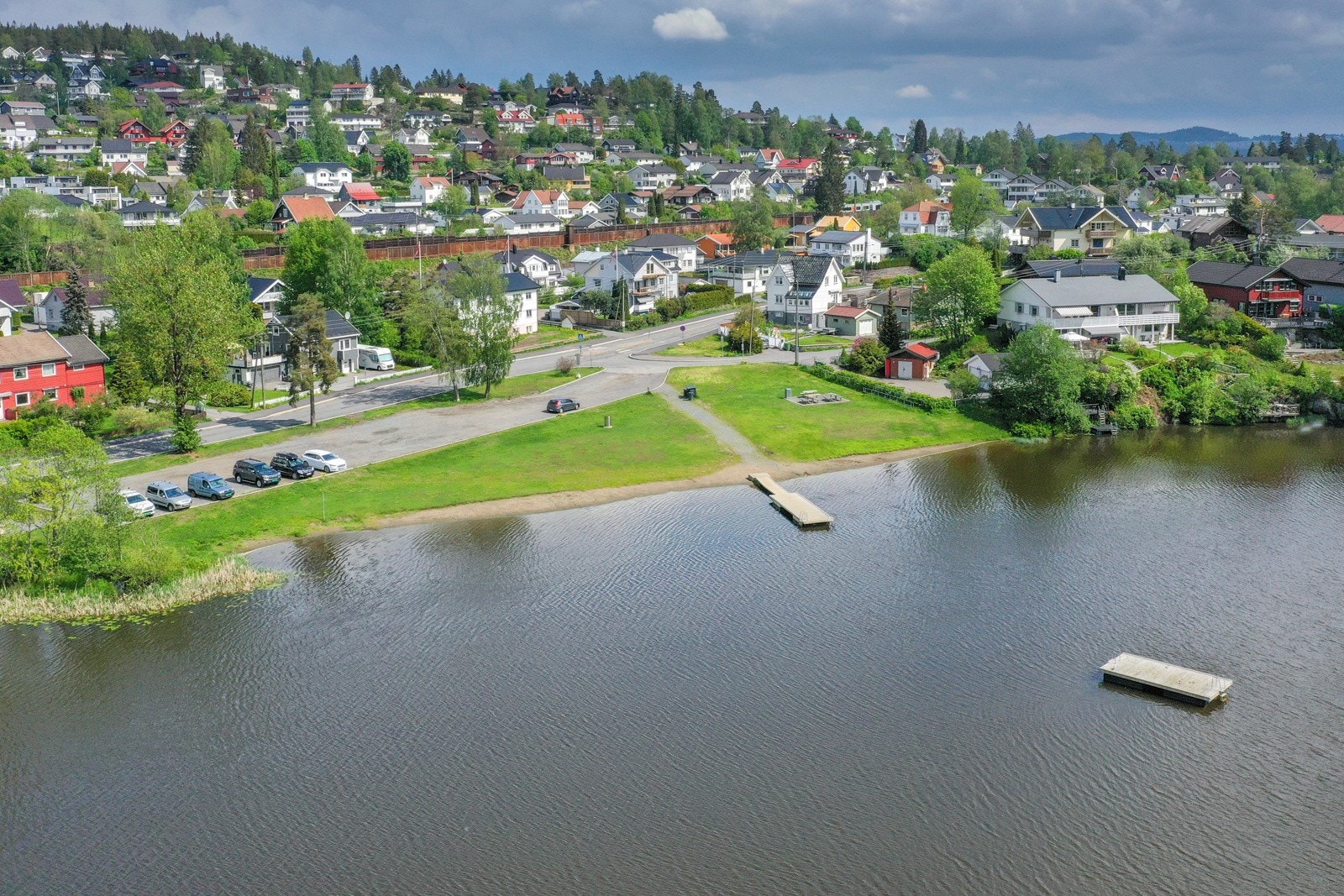 Langvannet med flere badestrender og fine turområder. Galleribilde