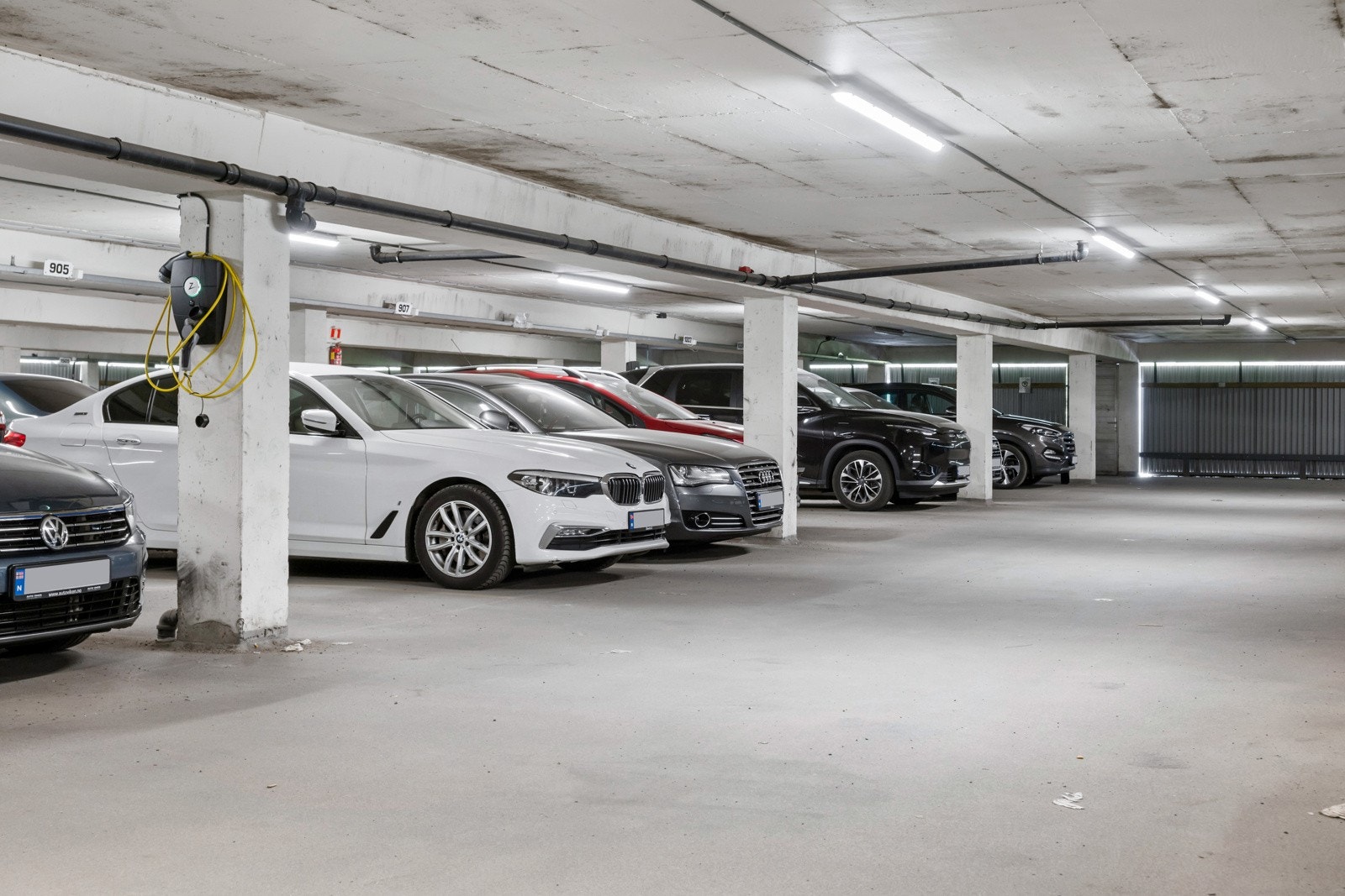 Garasjeplass med el.bil-lader medfølger i felles parkeringsanlegg. Galleribilde