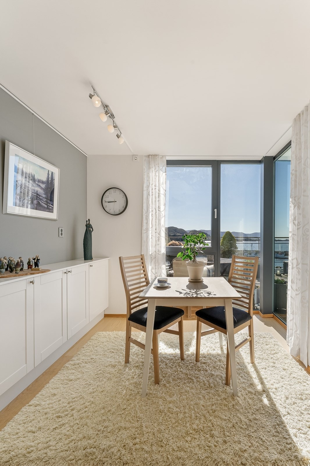 Flott utsikt fra frokostbordet. Galleribilde