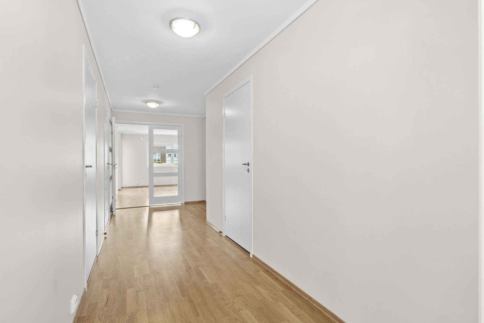 Gulvene (foruten badet,) har parkett, og fremstår i god stand. Galleribilde