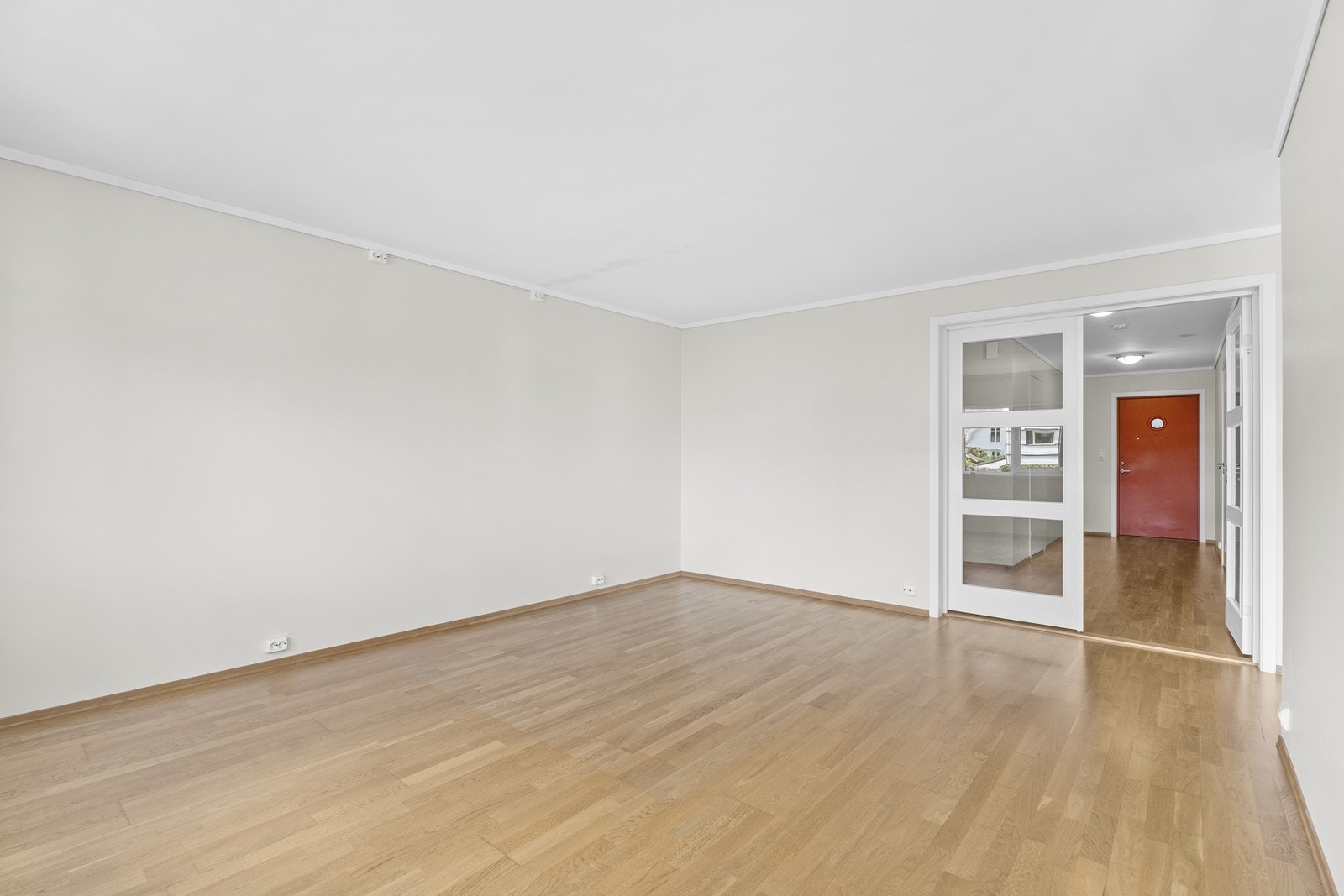 Leiligheten oppleves som lys og har store allrom. Galleribilde