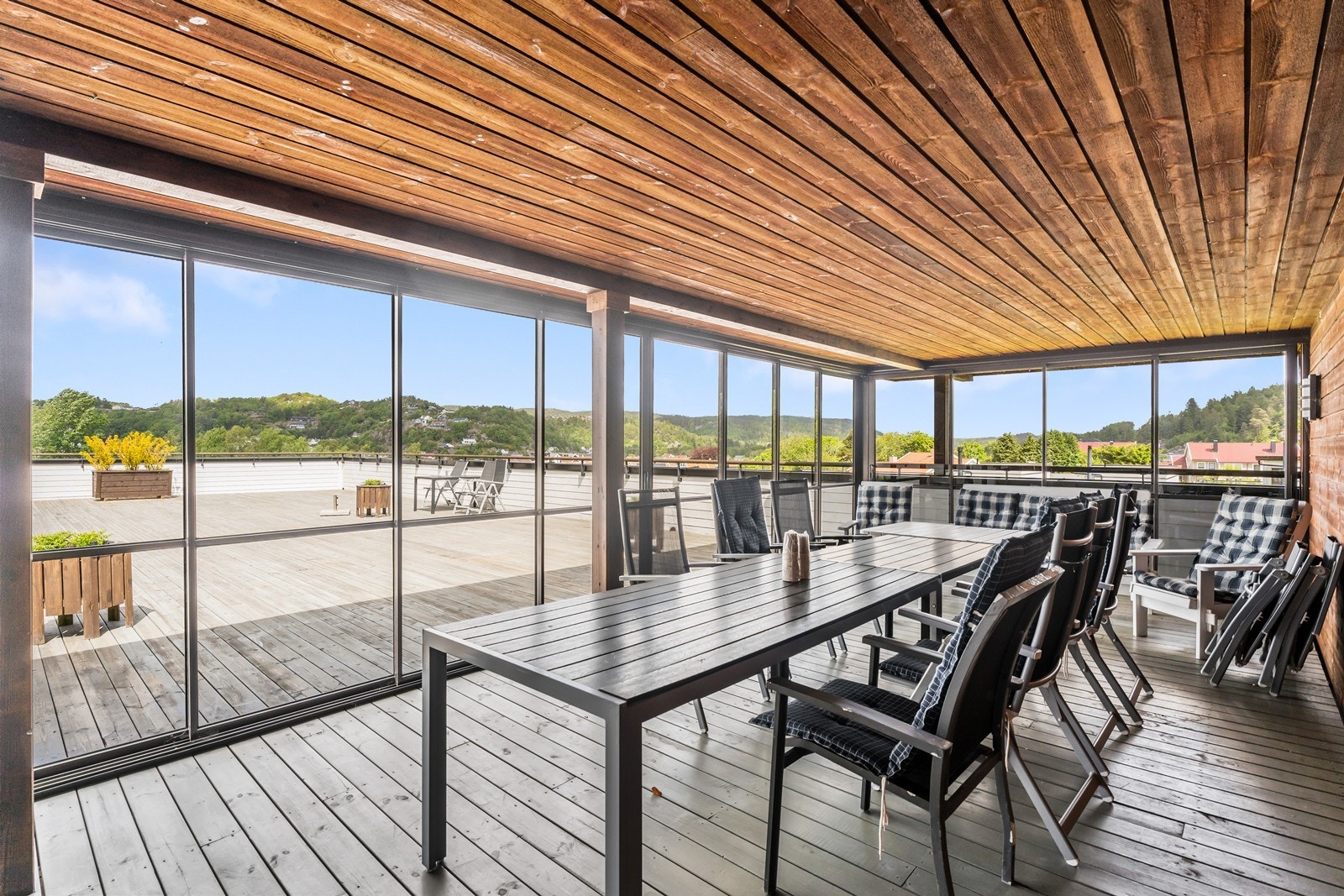 Felles takterrasse med innendørs allrom. Bygget har heis. Galleribilde