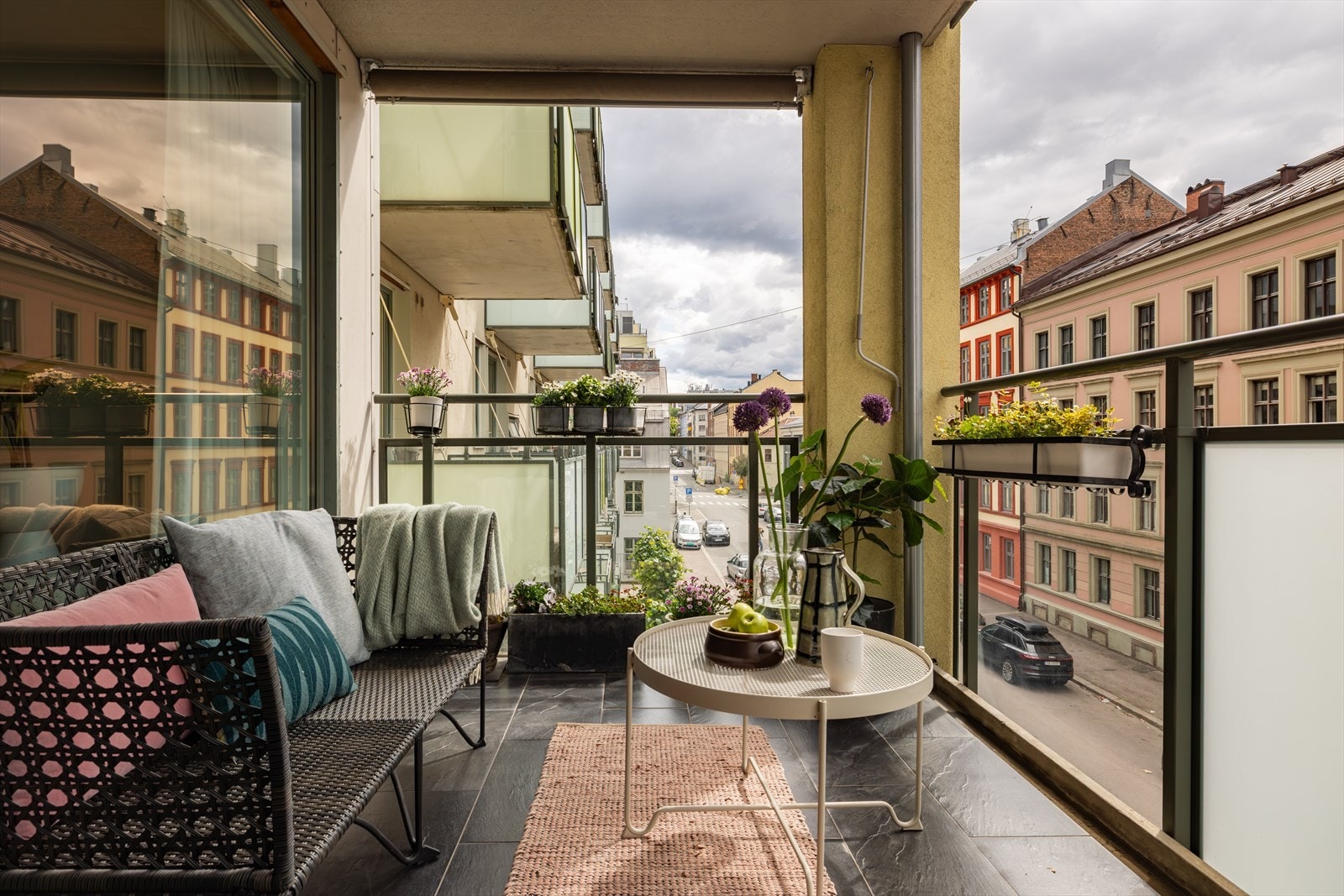 Dette er en innbydende 4-roms selveierleilighet, med fin beliggenhet i byggets 3. etasje og solrik balkong. Galleribilde