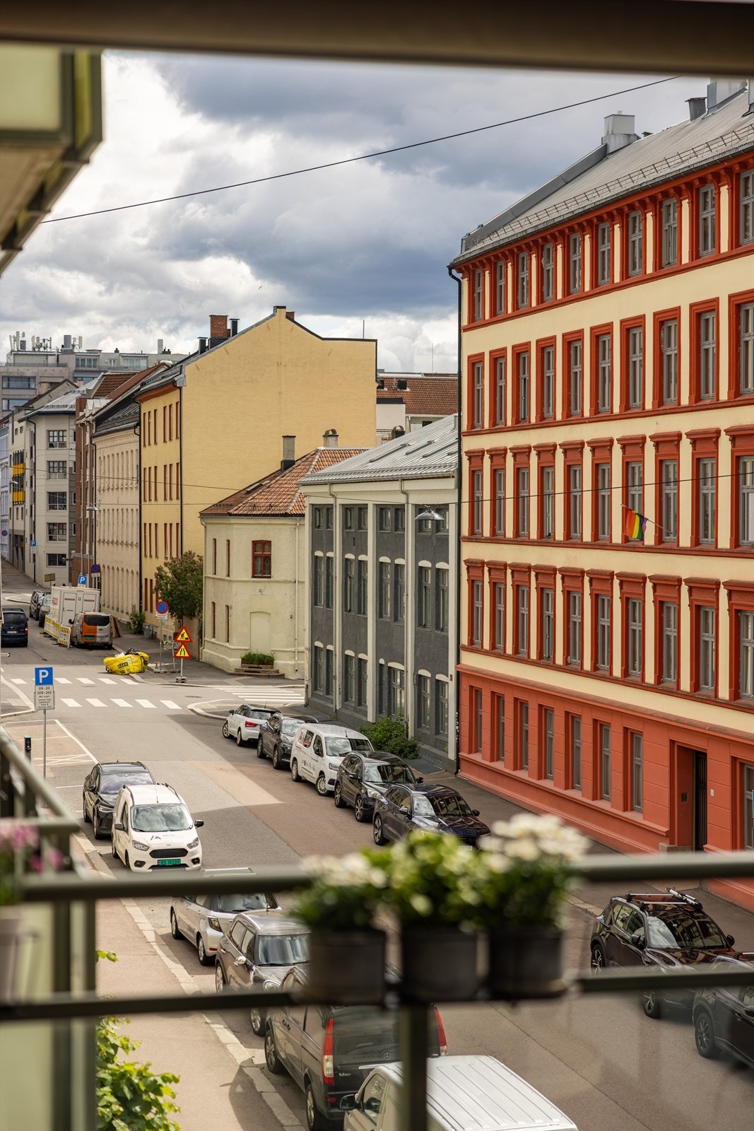 Leiligheten ligger tilbaketrukket til, med Grünerløkkas urbane bydelsliv like ved. Galleribilde
