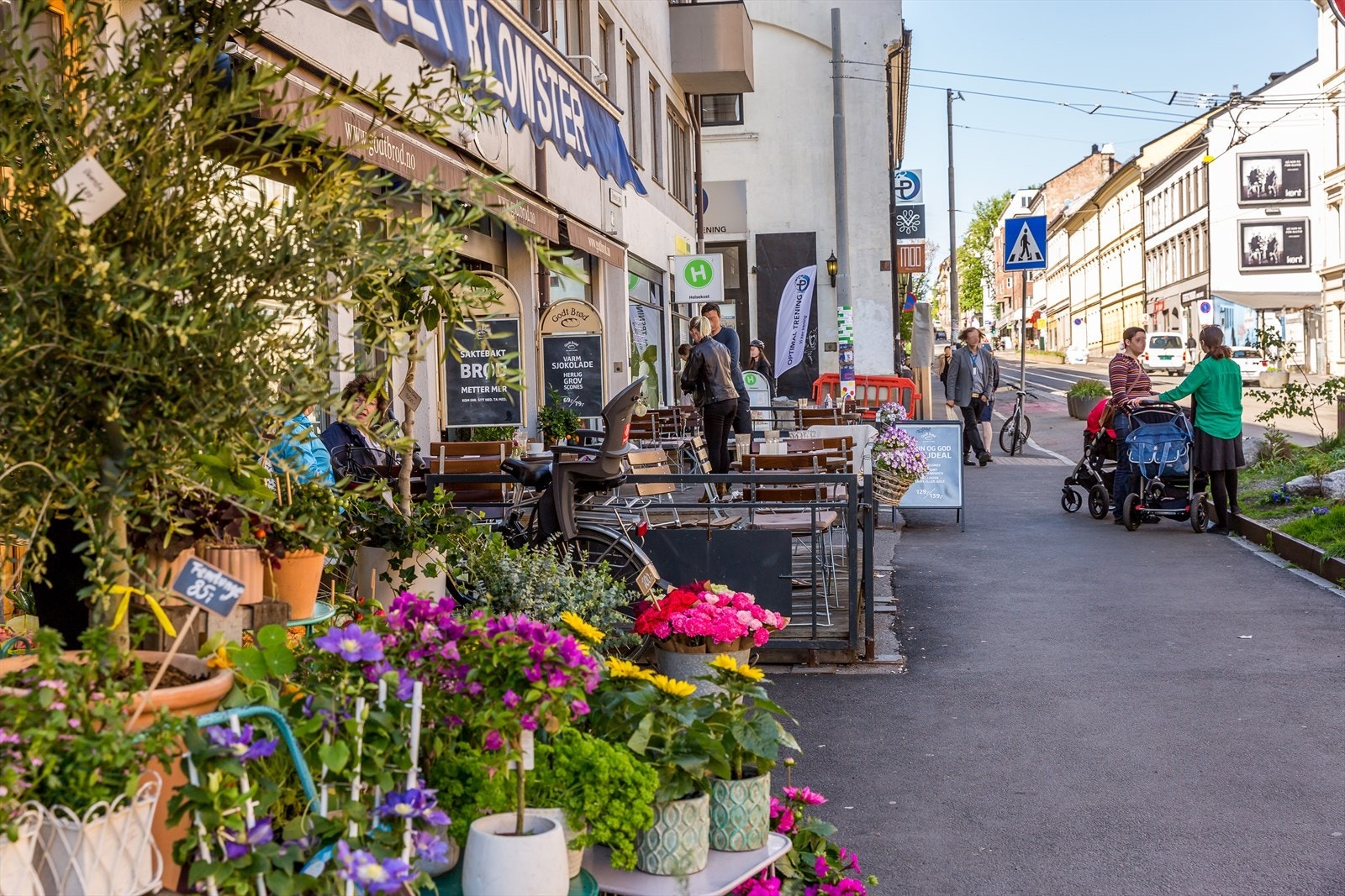 Umiddelbar nærhet til Thereses gate med butikker og hyggelige kaféer og restauranter, samt trikk og buss. Galleribilde