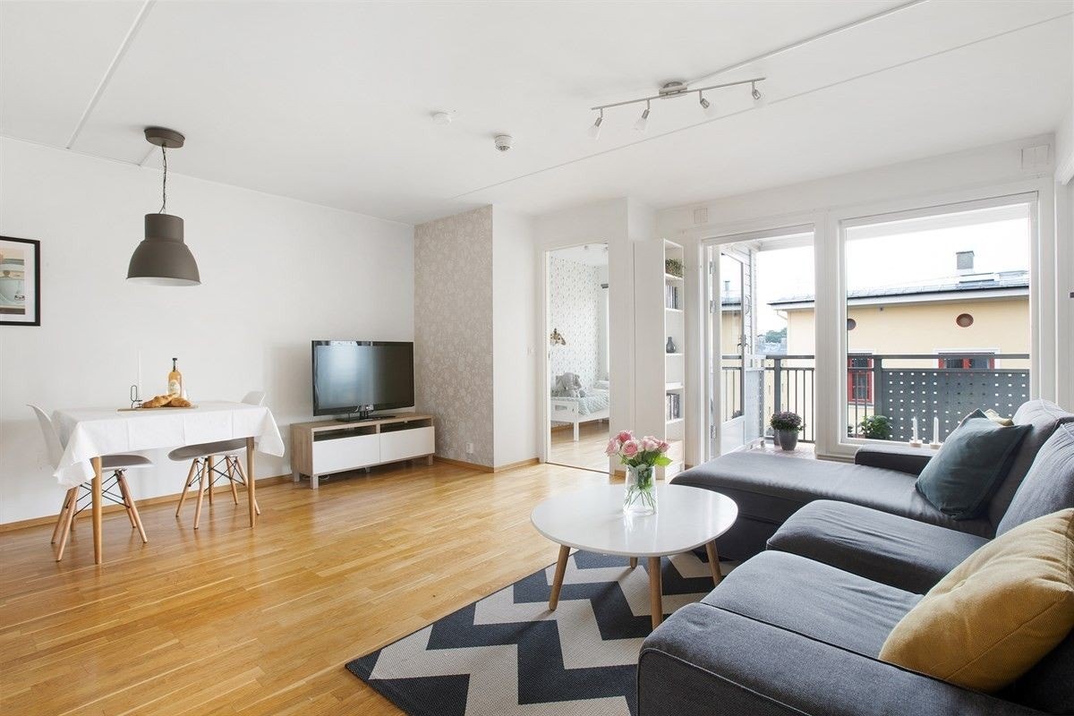 Stue med utgang til stor vestvendt balkong Galleribilde