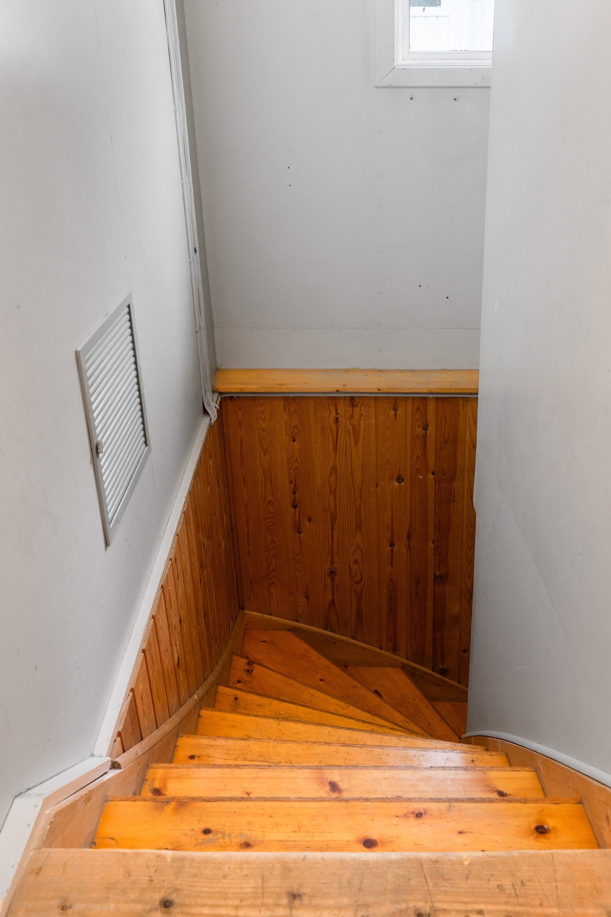 Trapp til kjelleretasje Galleribilde